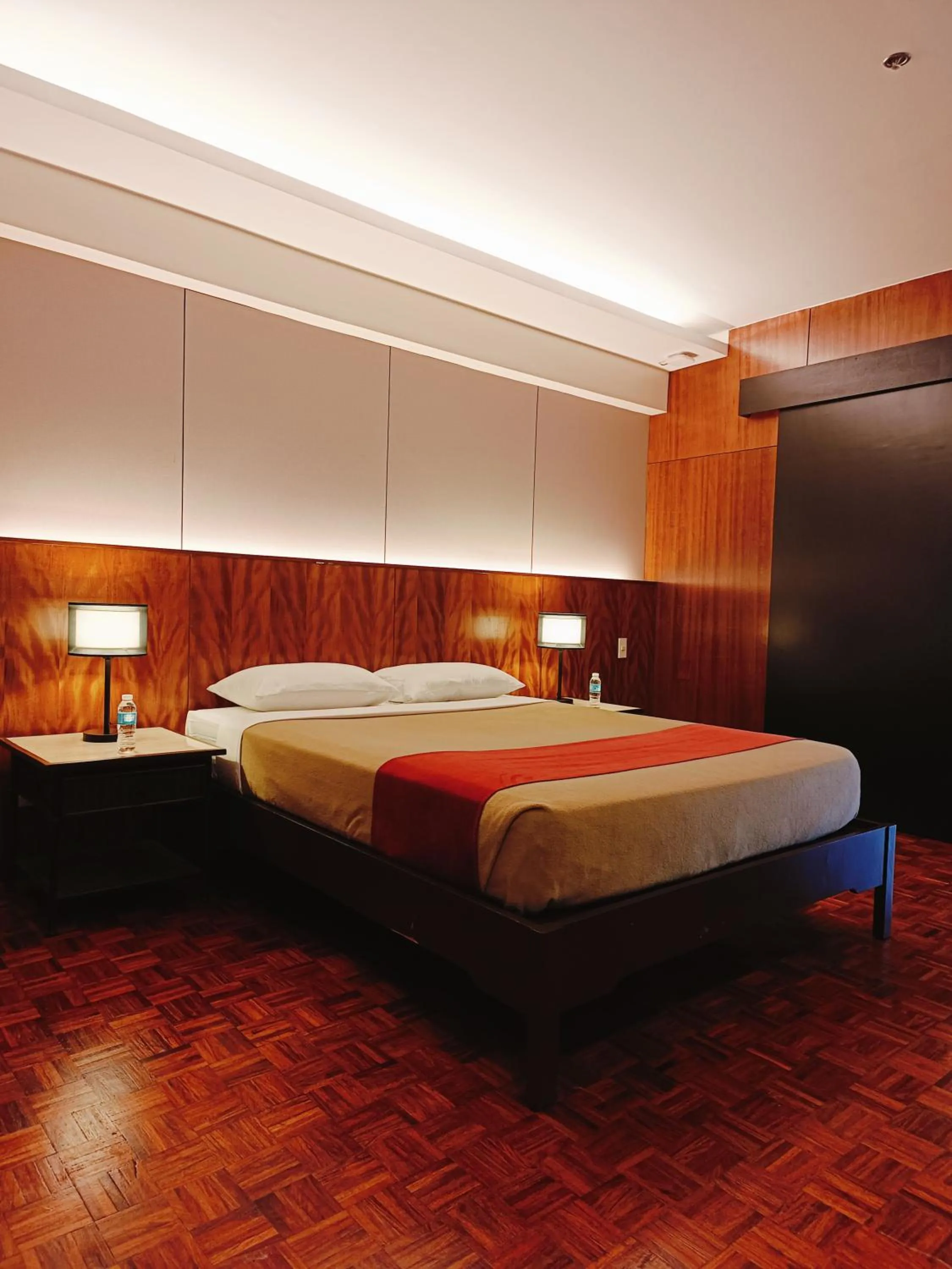 Bedroom, Bed in Tropicana Suites