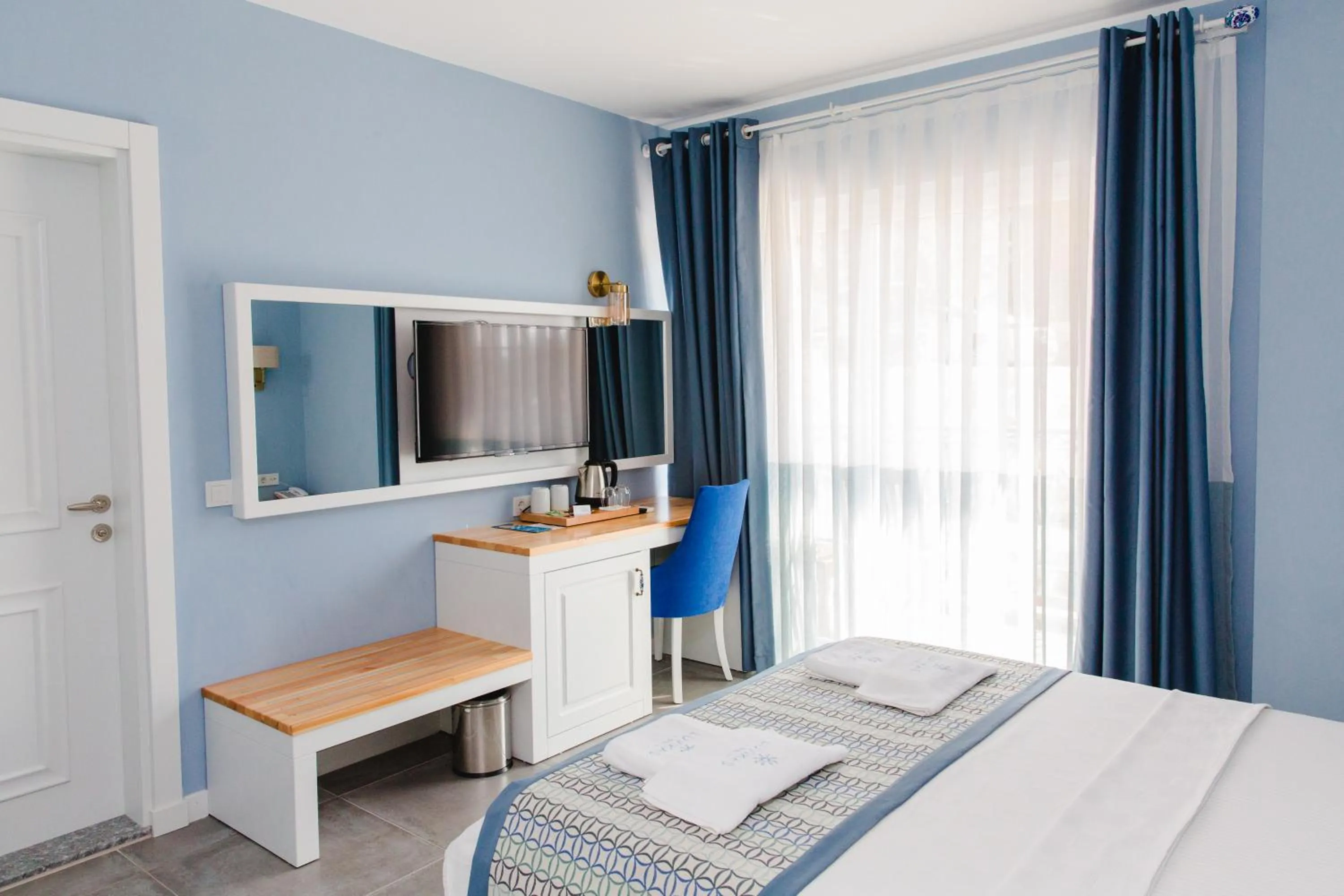 TV and multimedia, Bed in Luvi Kaş Otel - Adults Only (+16)