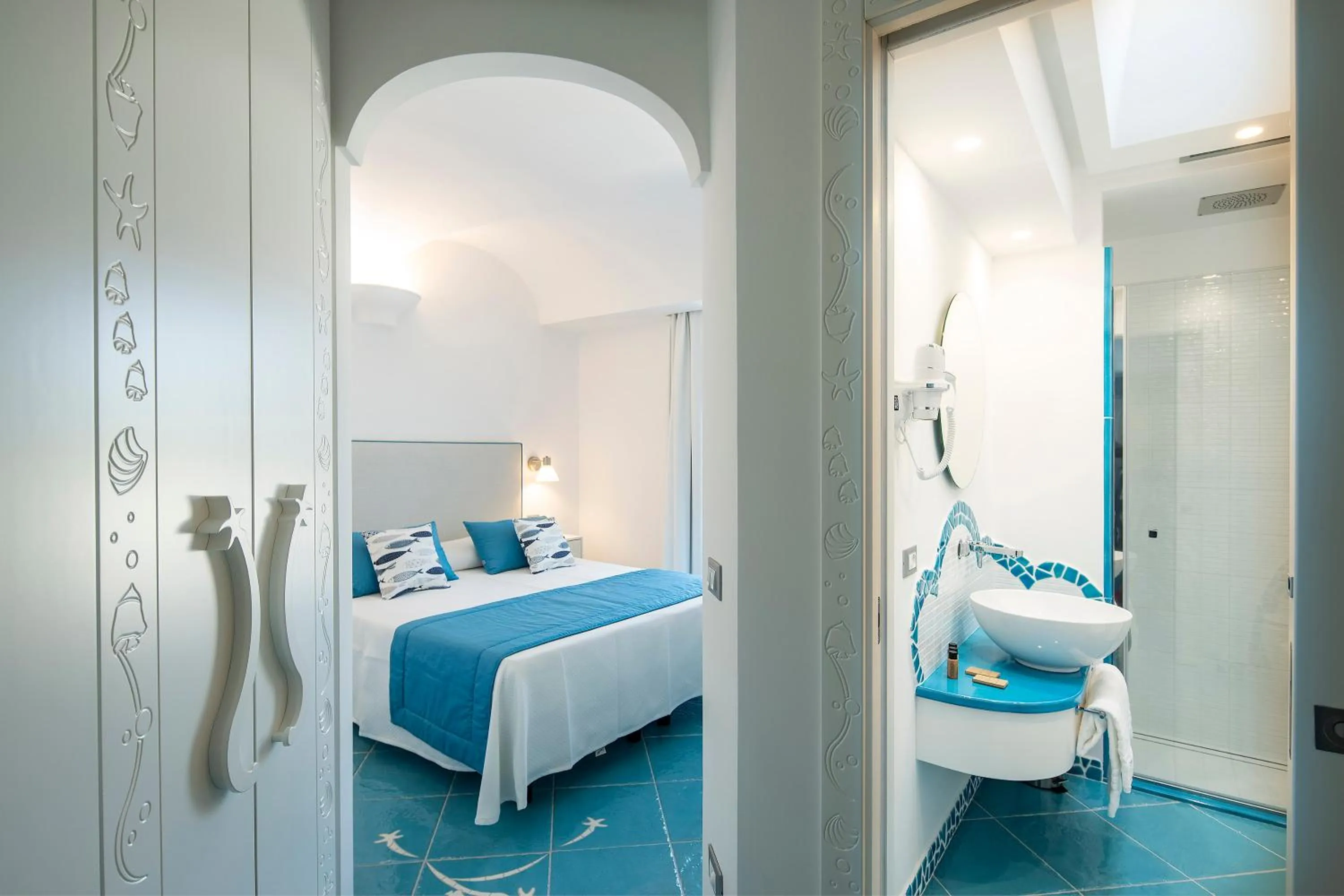 Photo of the whole room, Bed in Ischia Blu Resort