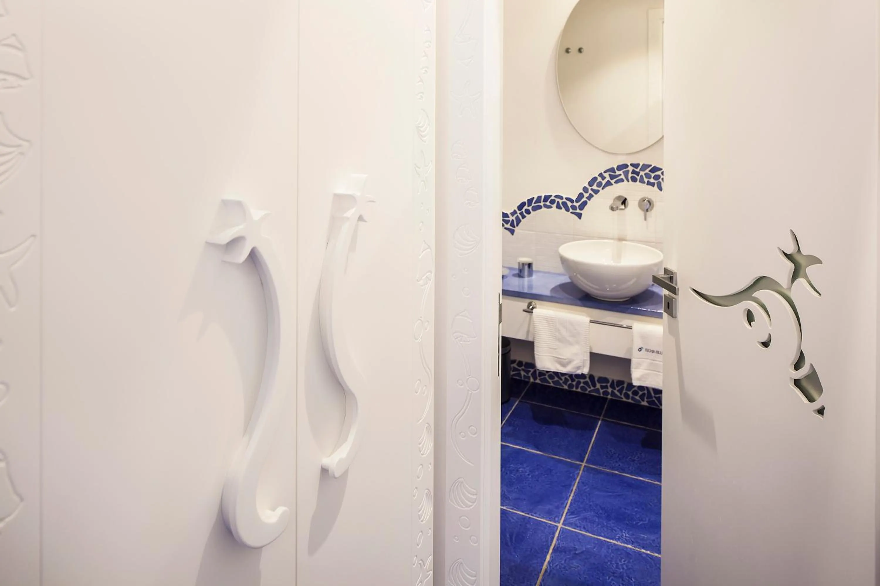 Bathroom, Bed in Ischia Blu Resort