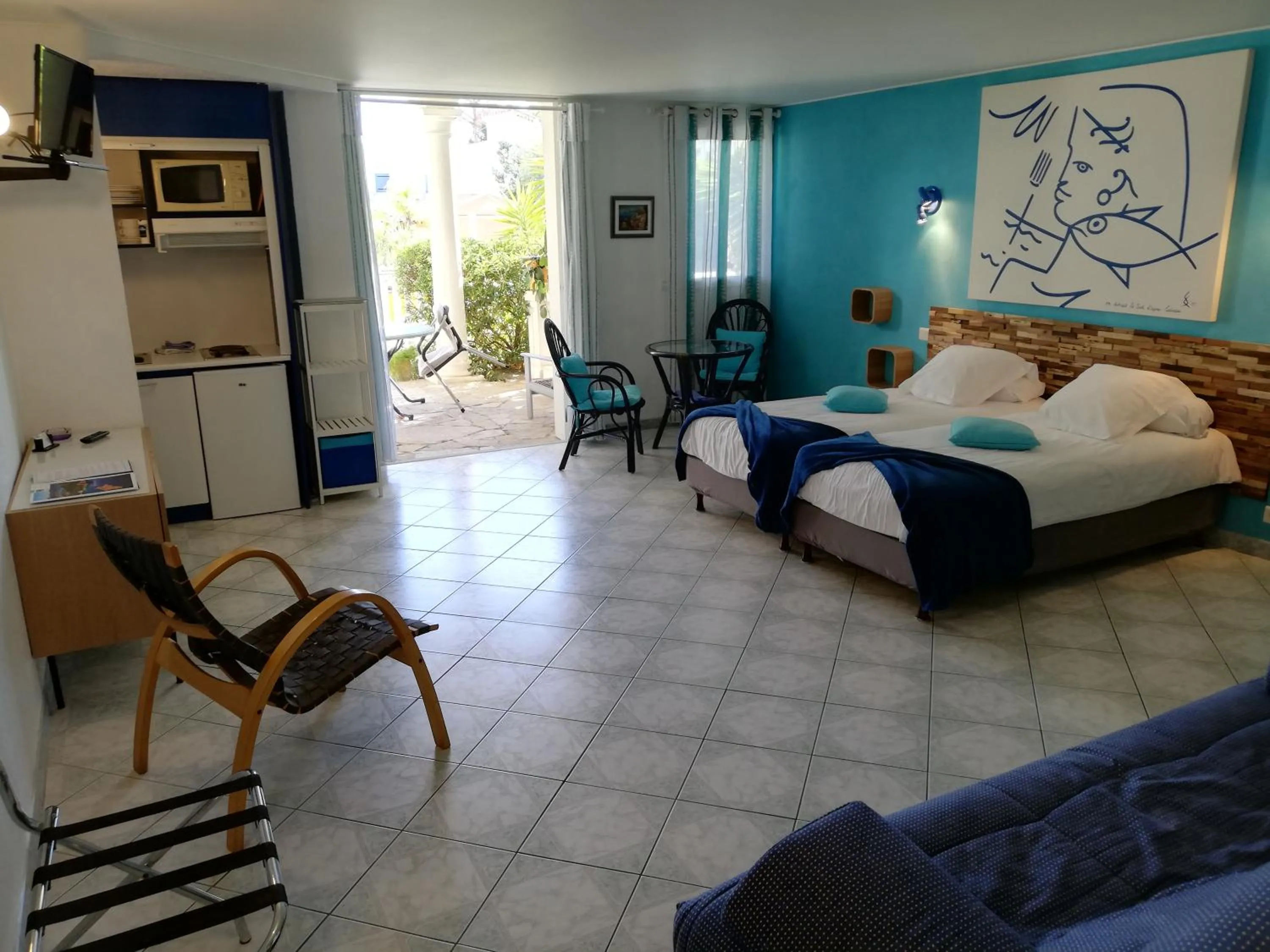 Kitchen or kitchenette, Bed in Chambre d'hôtes La Potinière