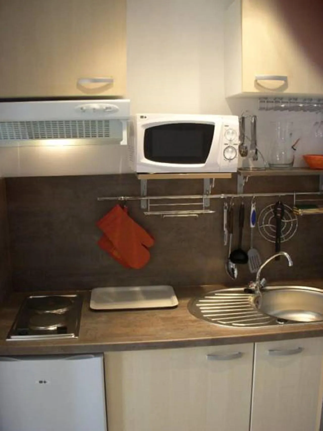 Kitchen or kitchenette in Chambre d'hôtes La Potinière