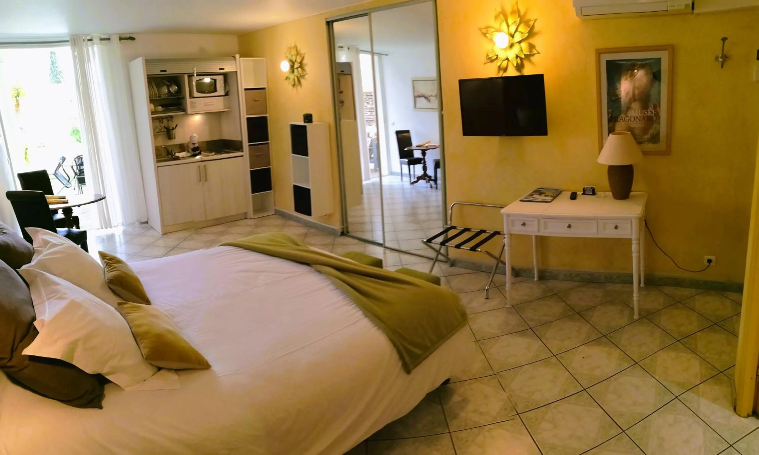 Photo of the whole room, Bed in Chambre d'hôtes La Potinière