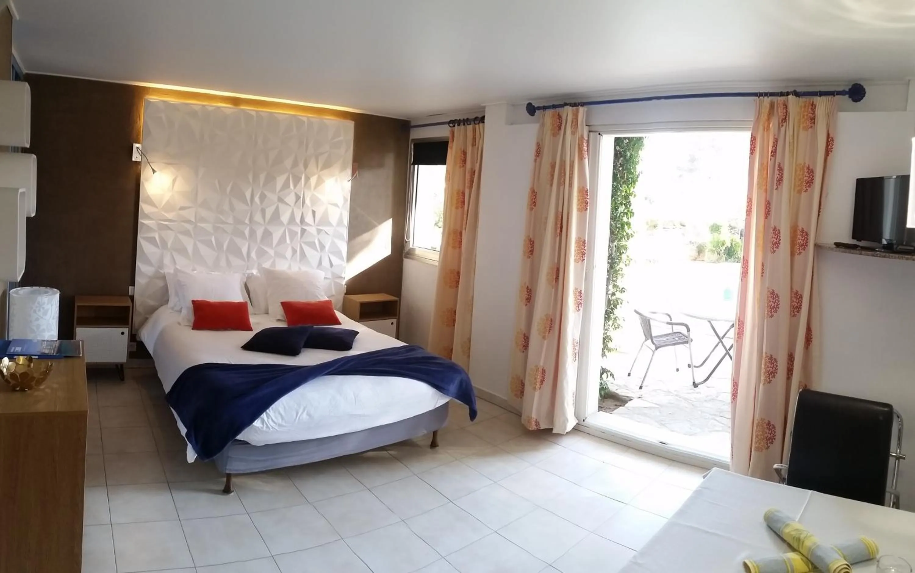 Bedroom, Bed in Chambre d'hôtes La Potinière