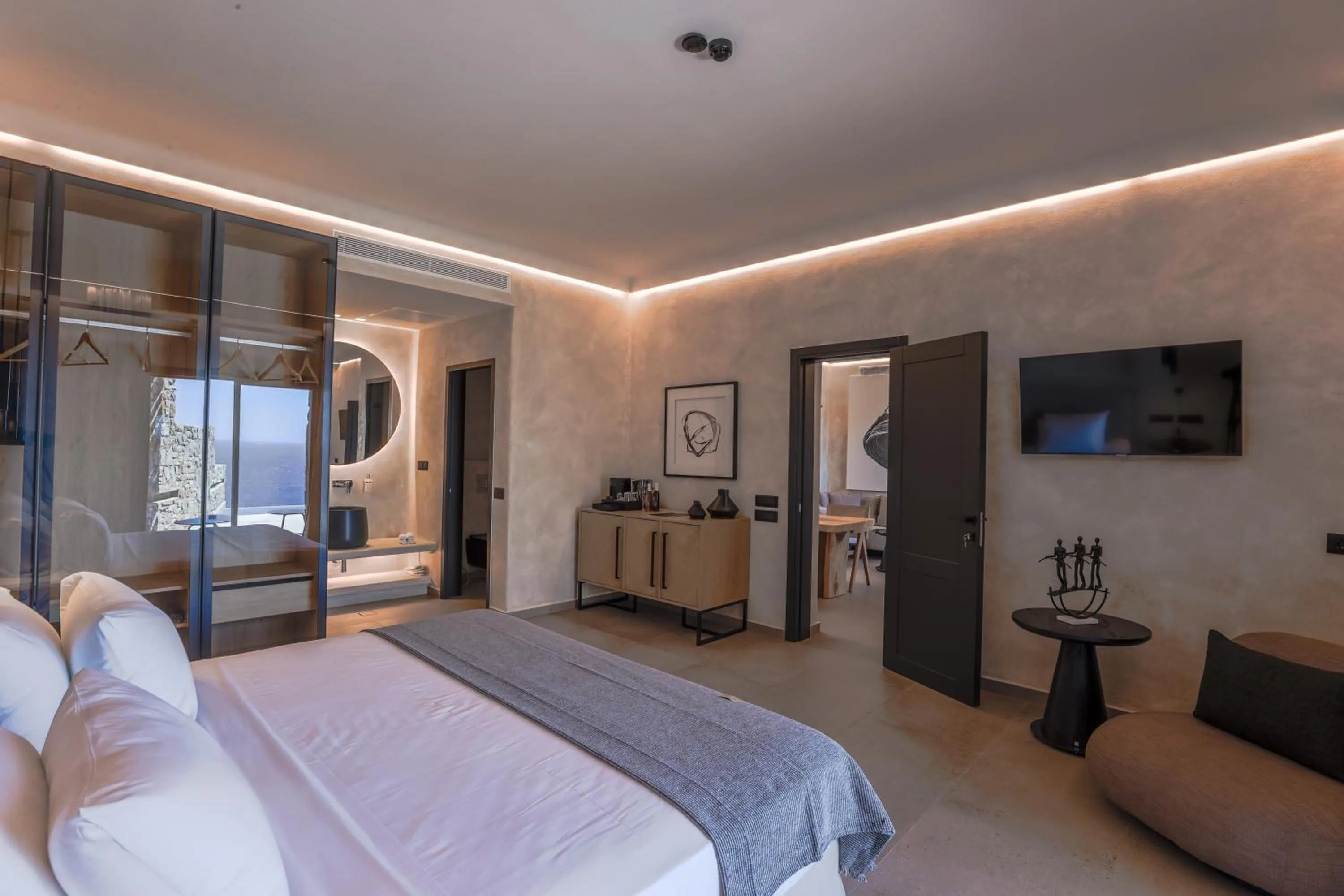 Photo of the whole room, Bed in Tropicana Hotel , Suites & Villas Mykonos