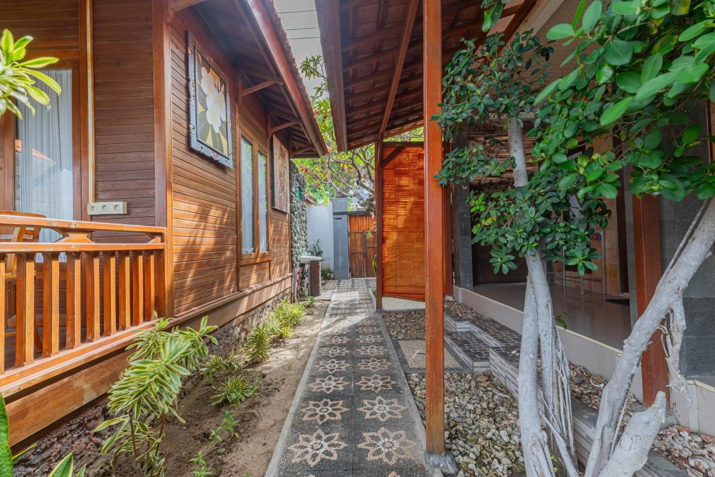 Property building in Swan Beach Inn