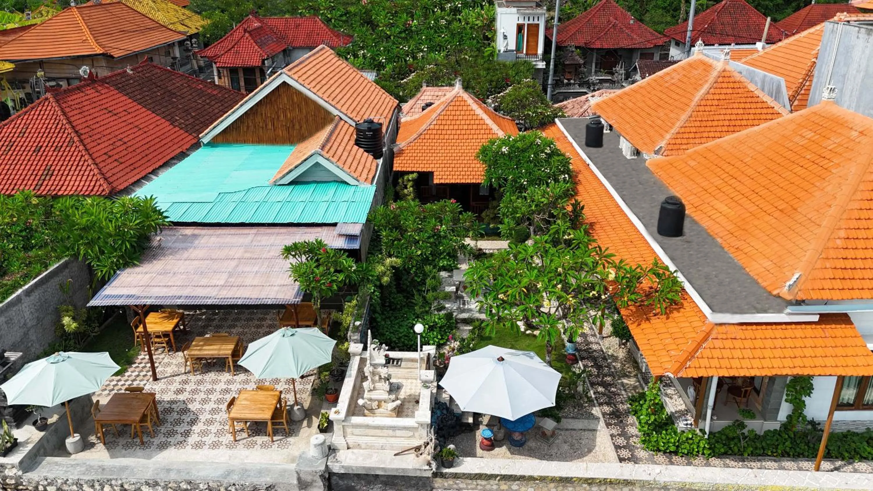 Property building in Swan Beach Inn