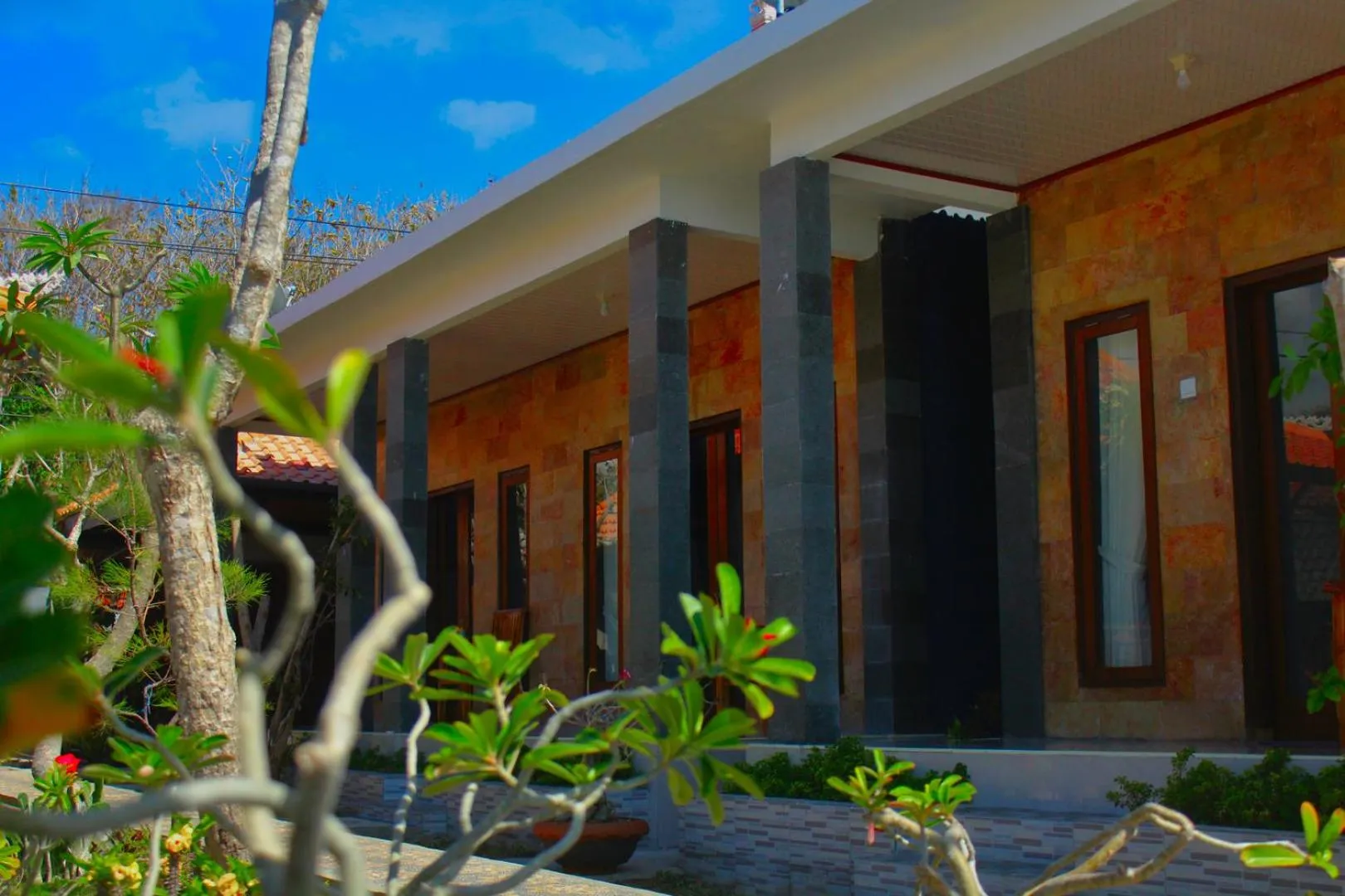 Property building in Swan Beach Inn