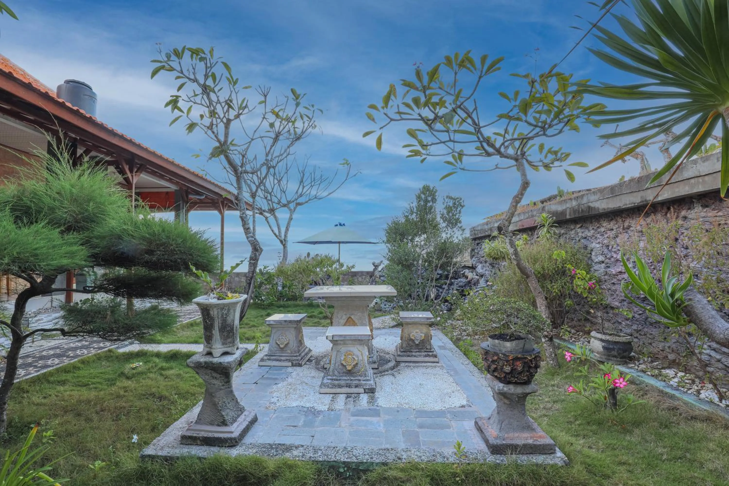 Property building in Swan Beach Inn