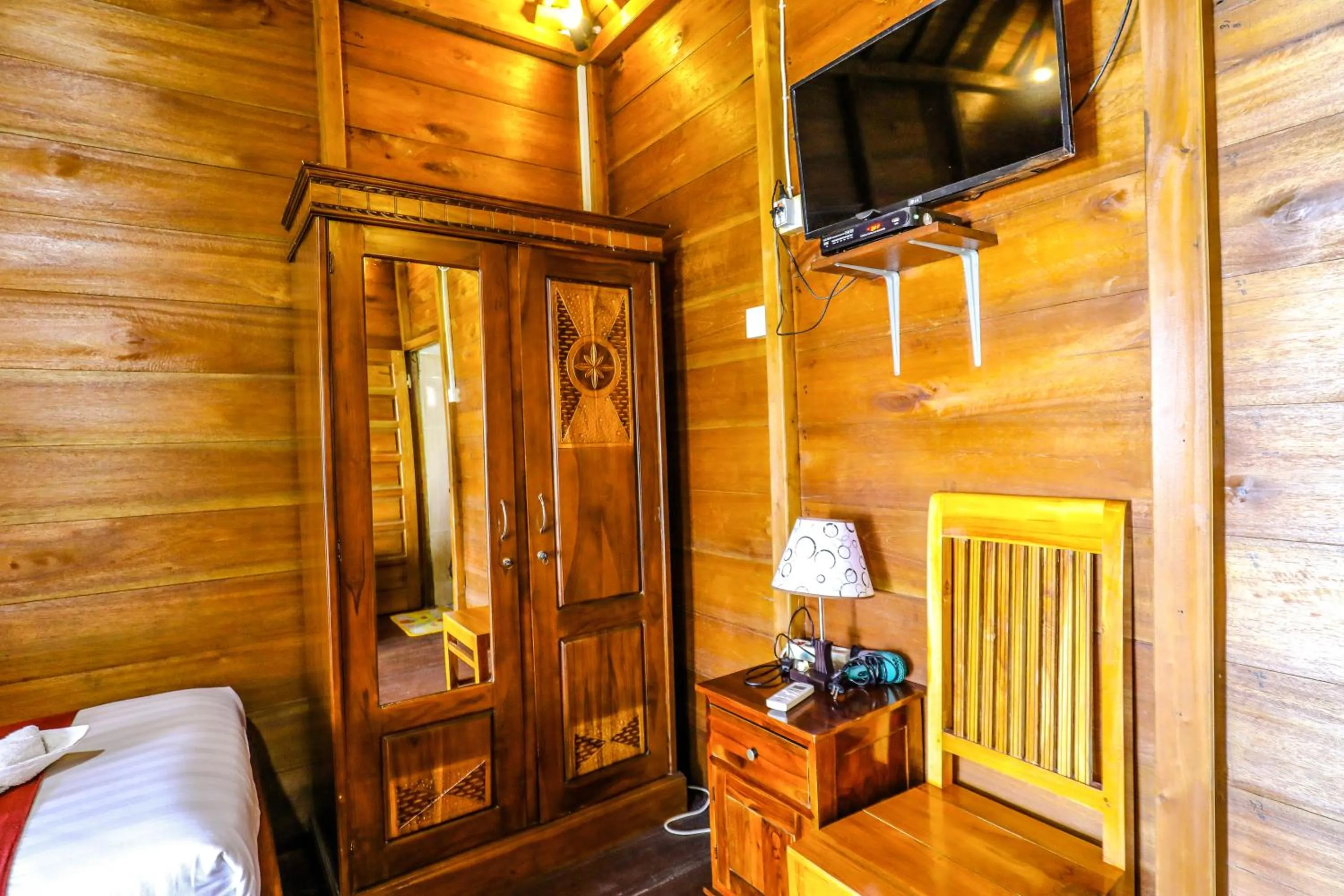 TV and multimedia, Bed in Swan Beach Inn