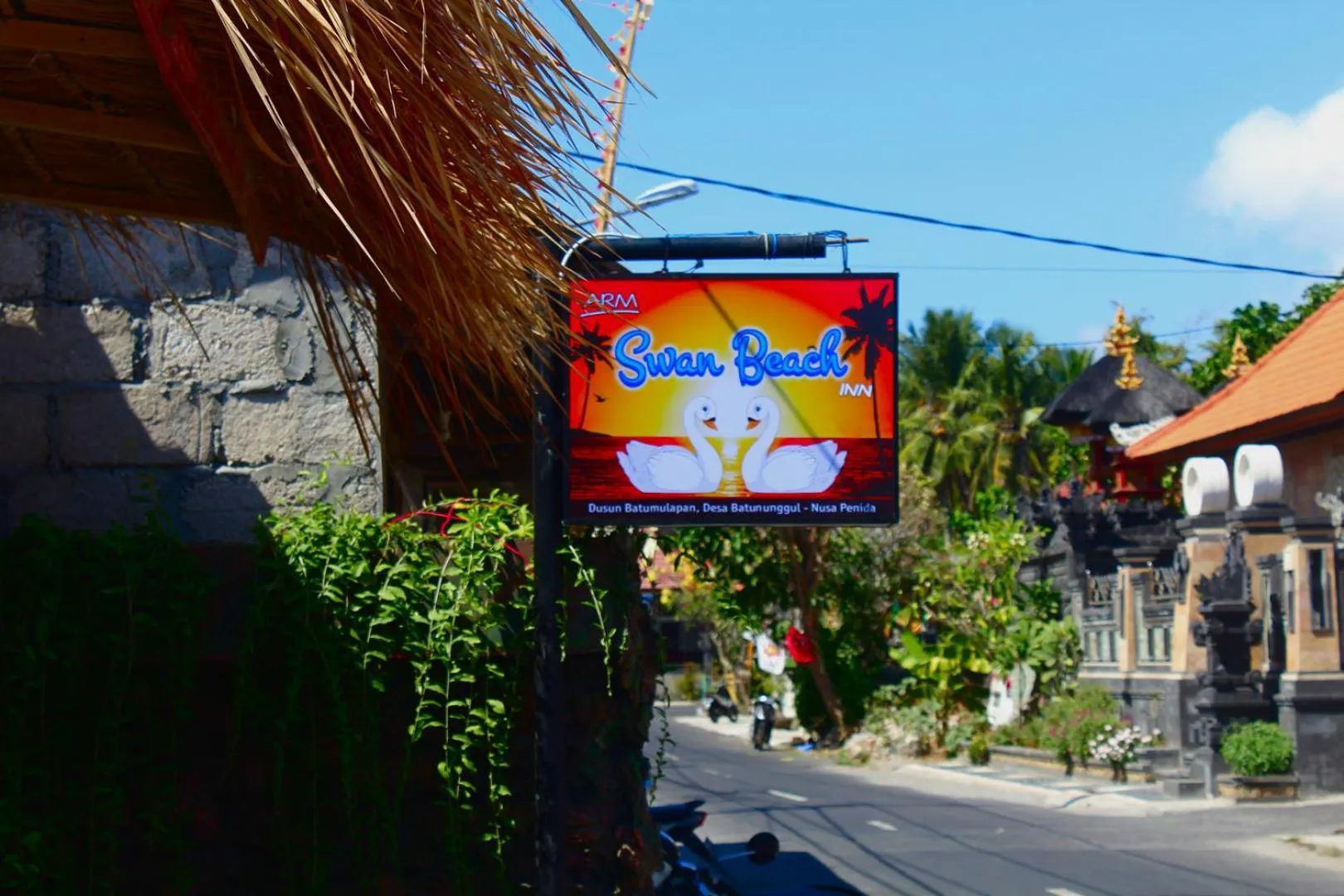 Facade/entrance in Swan Beach Inn