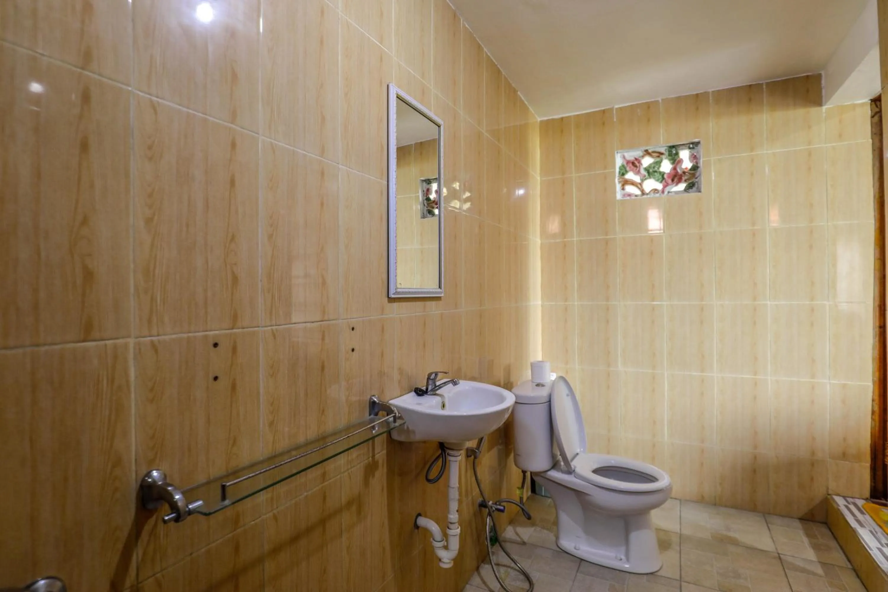 Toilet in Swan Beach Inn