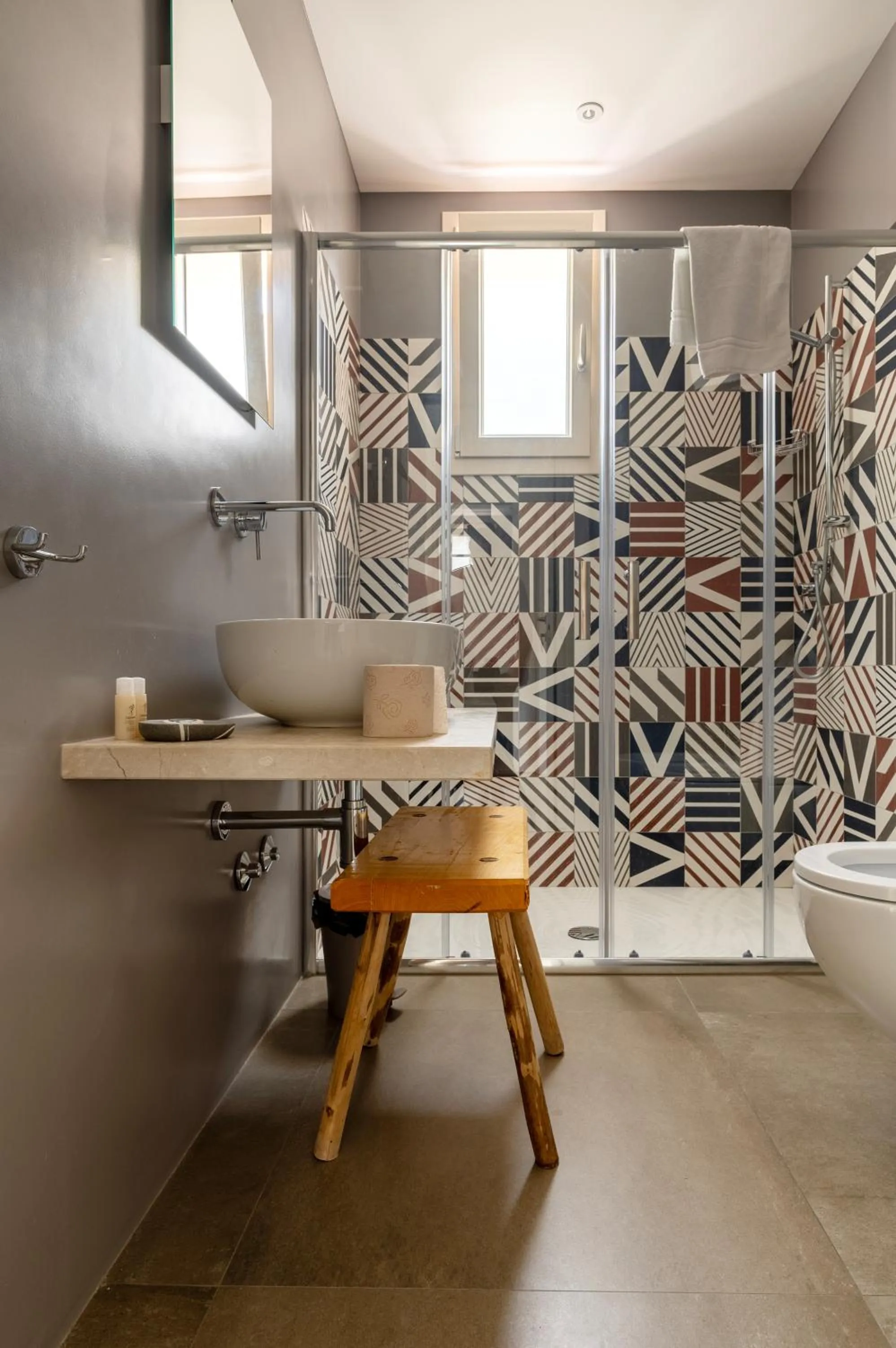 Shower in Serafini Rooms