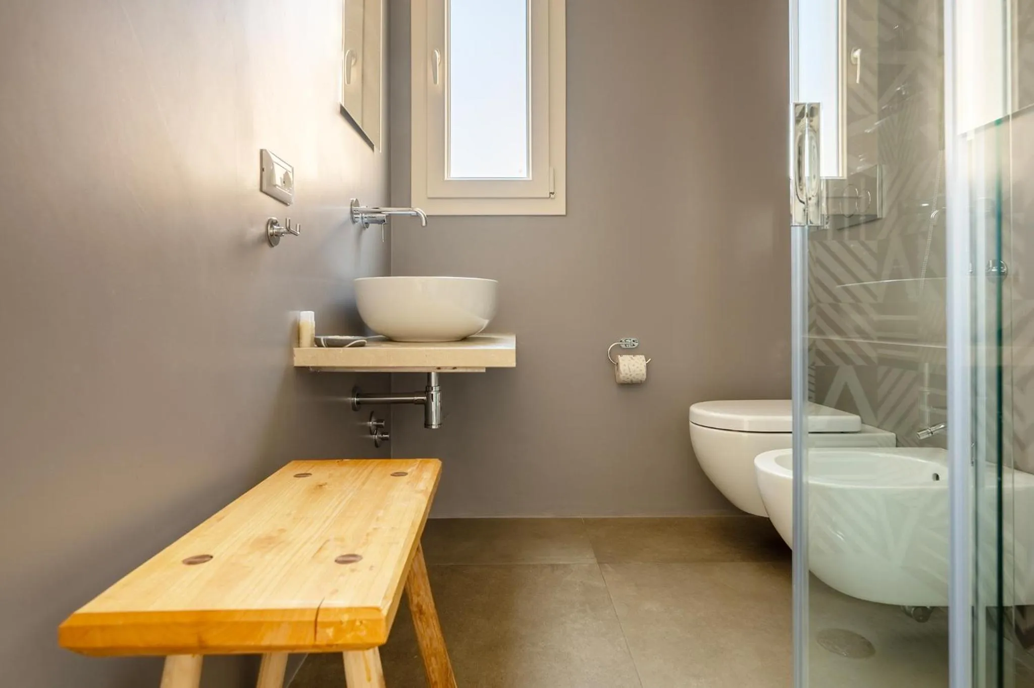 Shower in Serafini Rooms