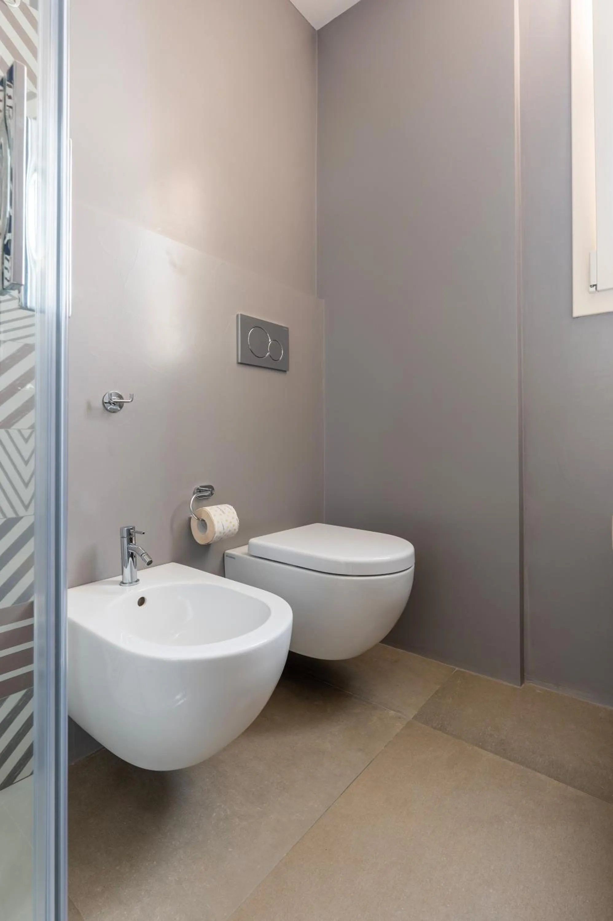 Toilet in Serafini Rooms