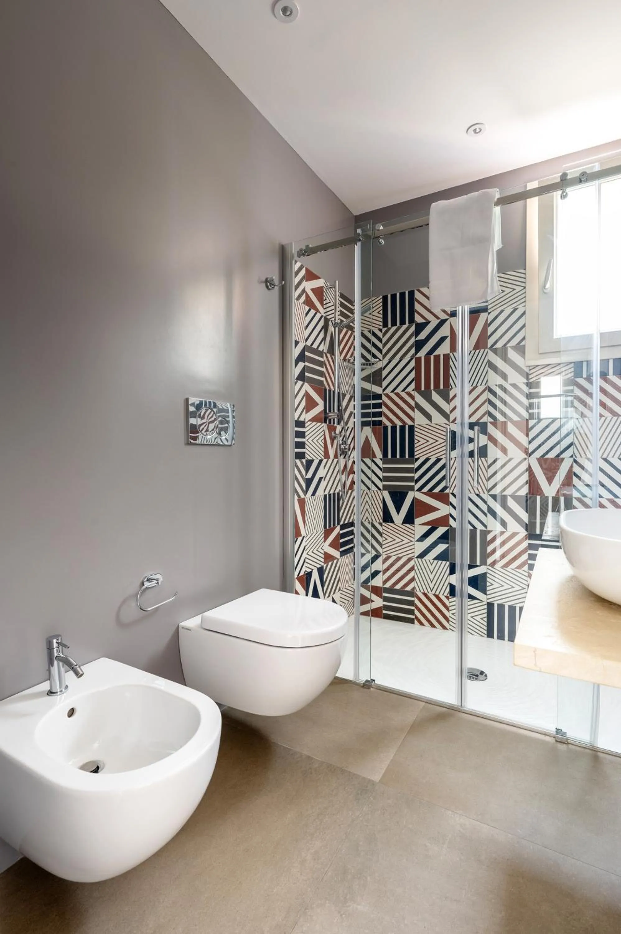 Shower in Serafini Rooms