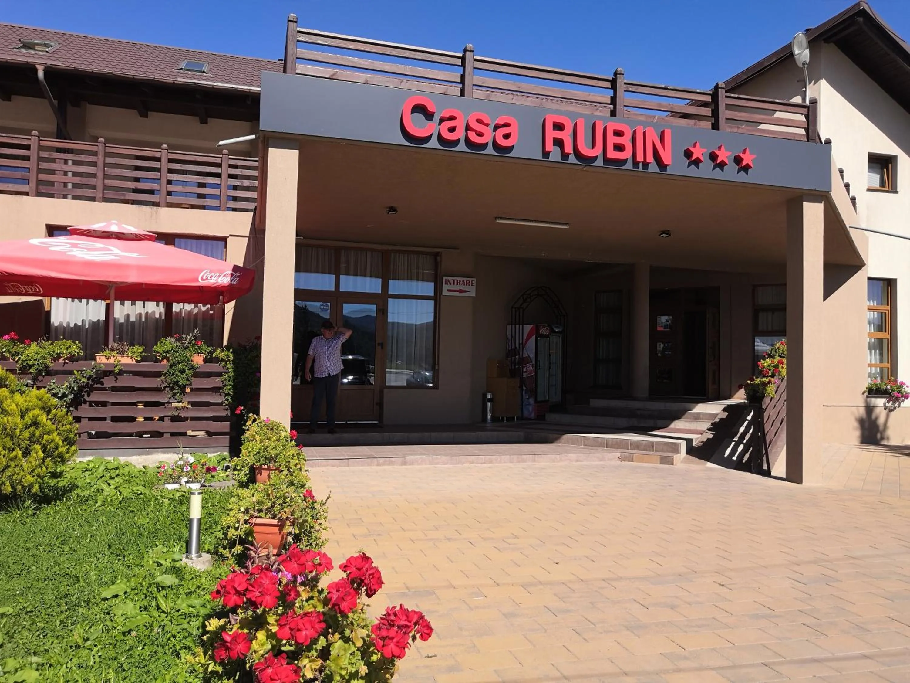 Facade/entrance in Casa Rubin
