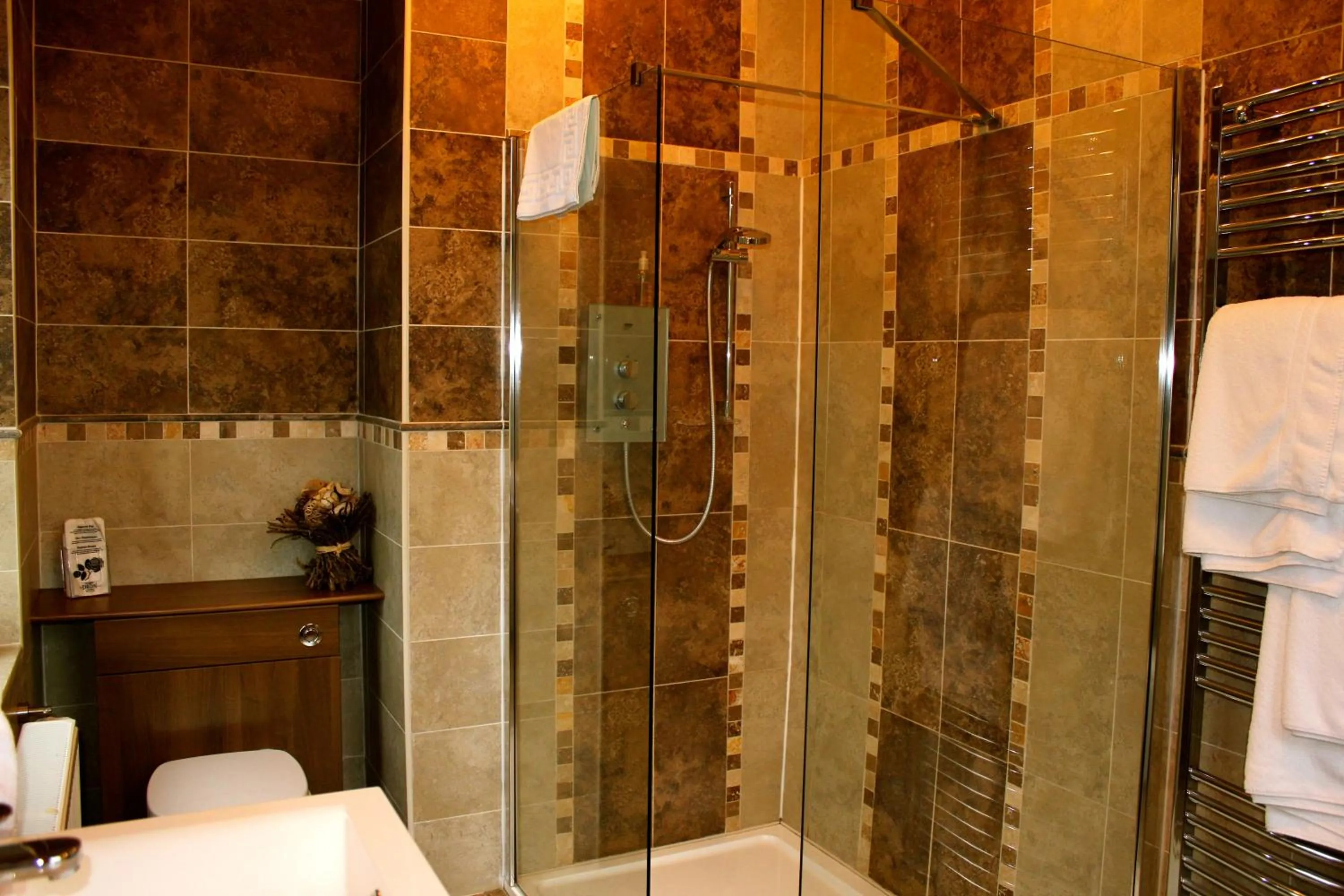 Shower in Broadway Country House