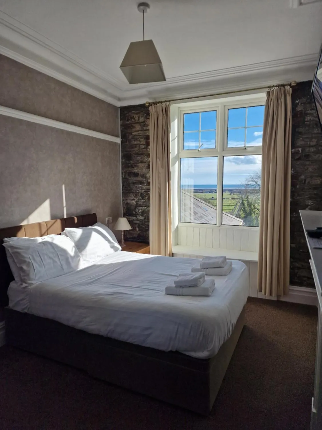 View (from property/room), Bed in Broadway Country House