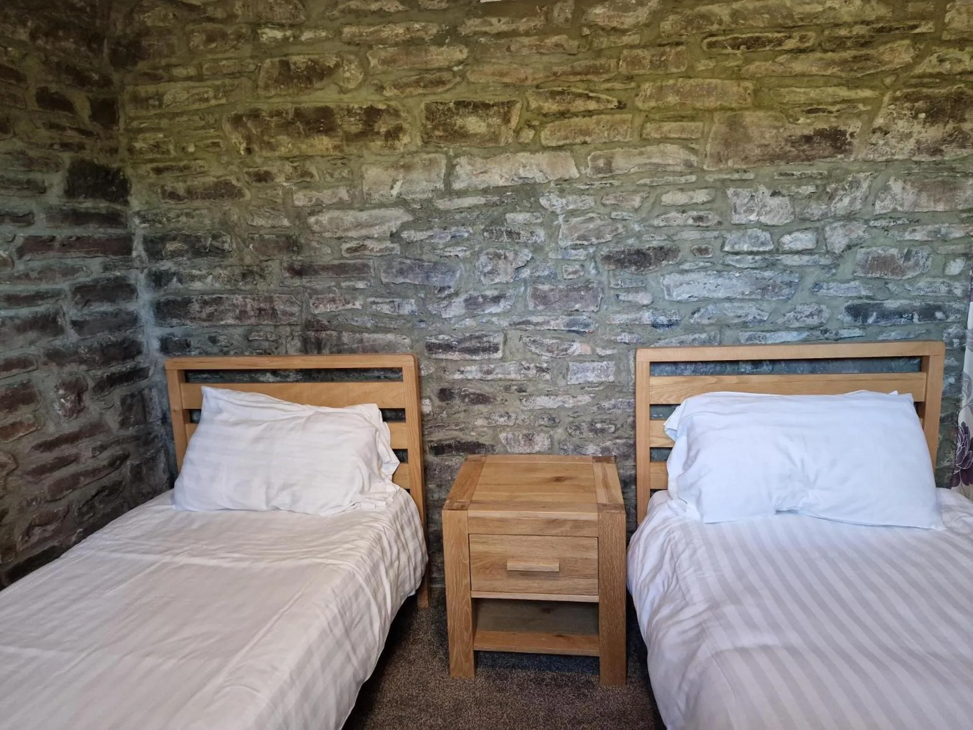Bedroom, Bed in Broadway Country House