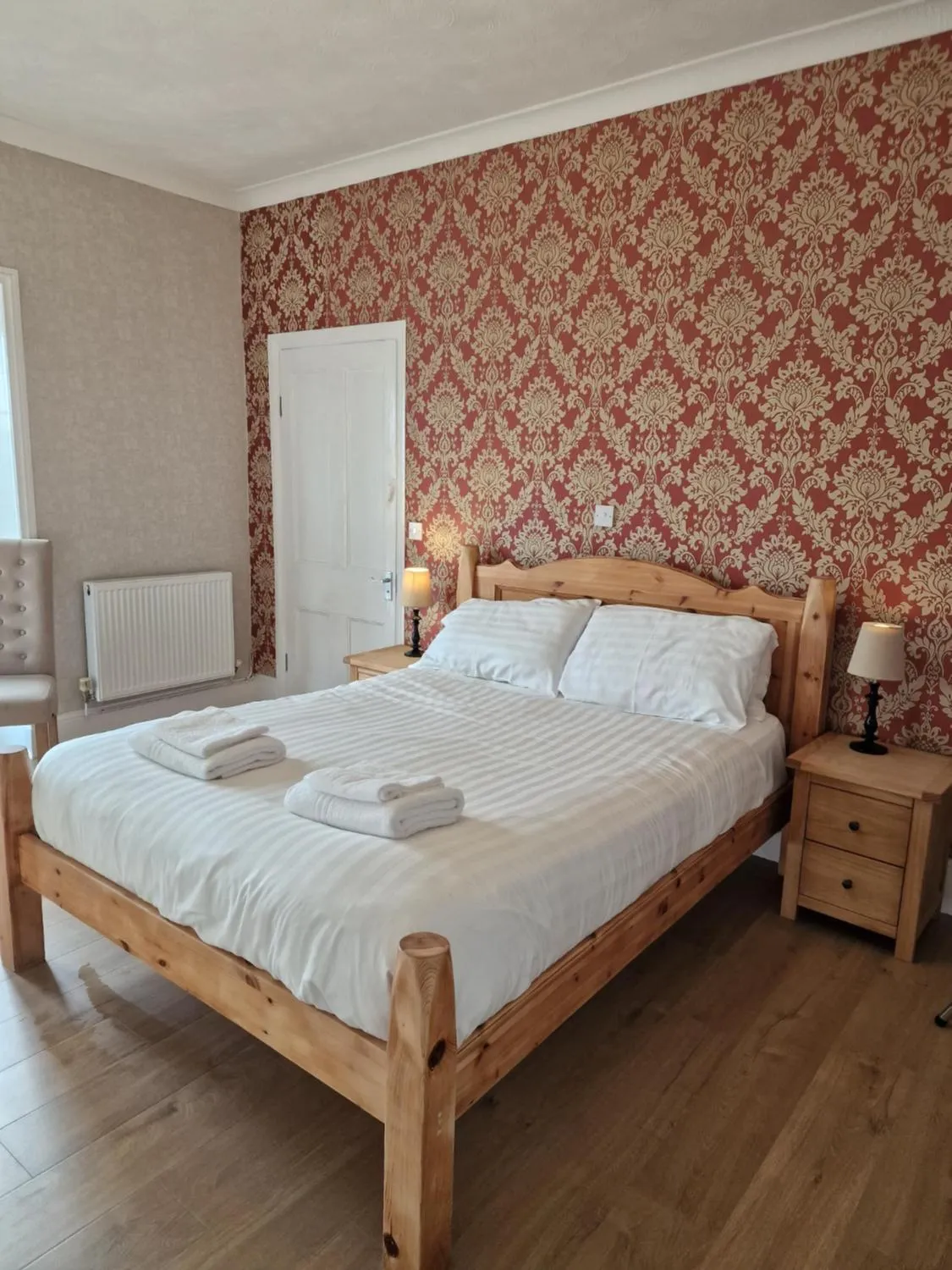 Bedroom, Bed in Broadway Country House