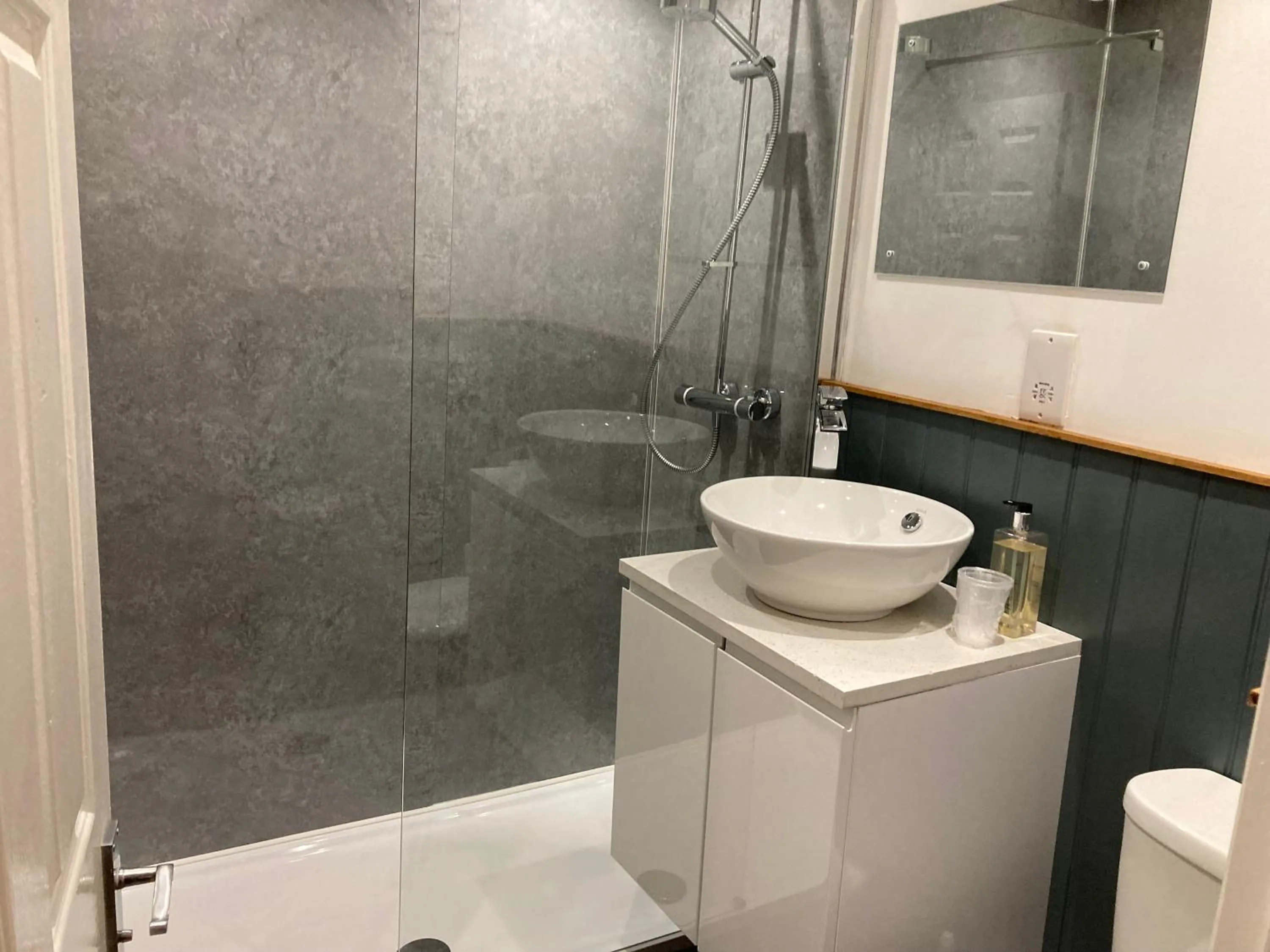 Shower in Broadway Country House