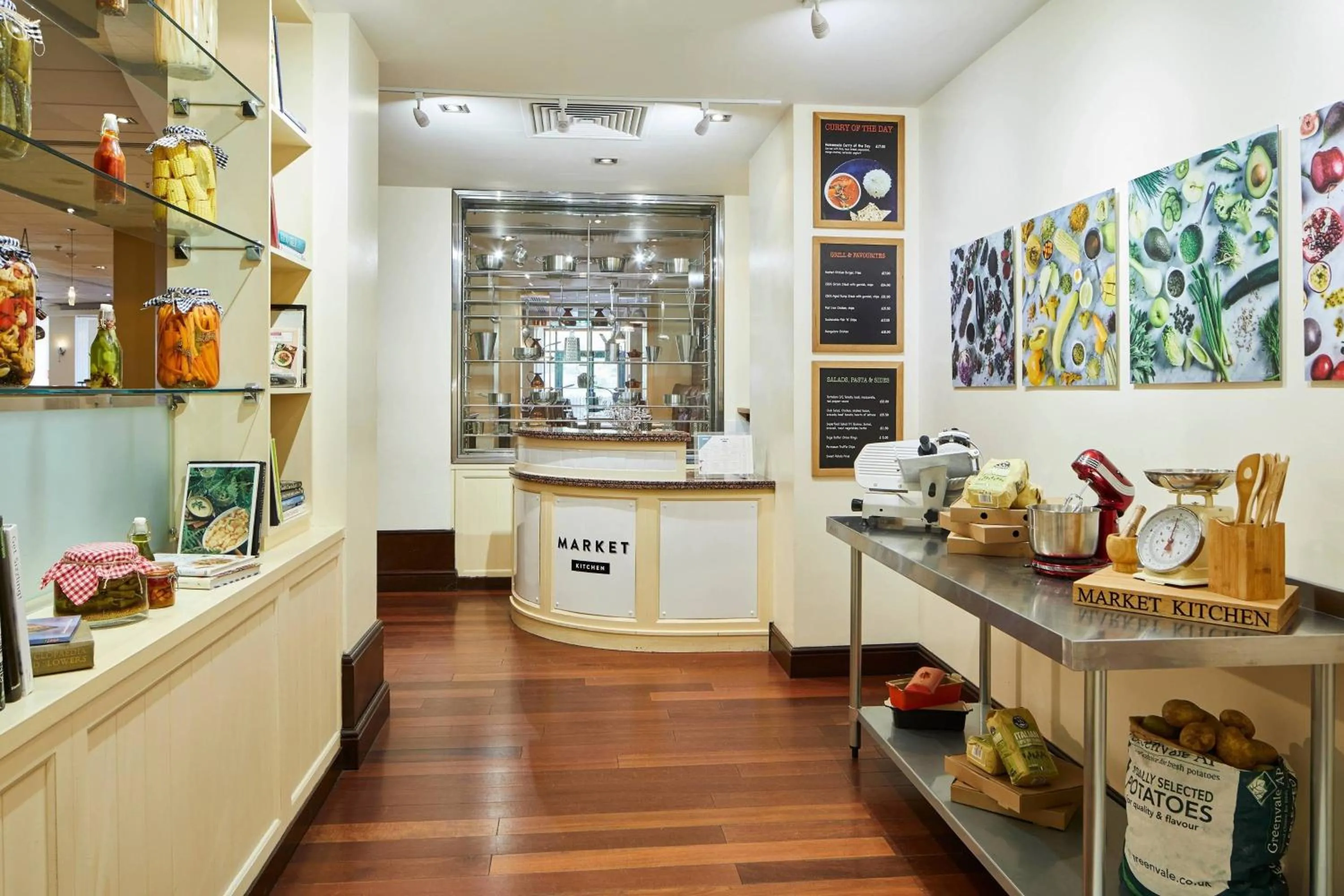 Kitchen or kitchenette in Delta Hotels by Marriott Heathrow Windsor