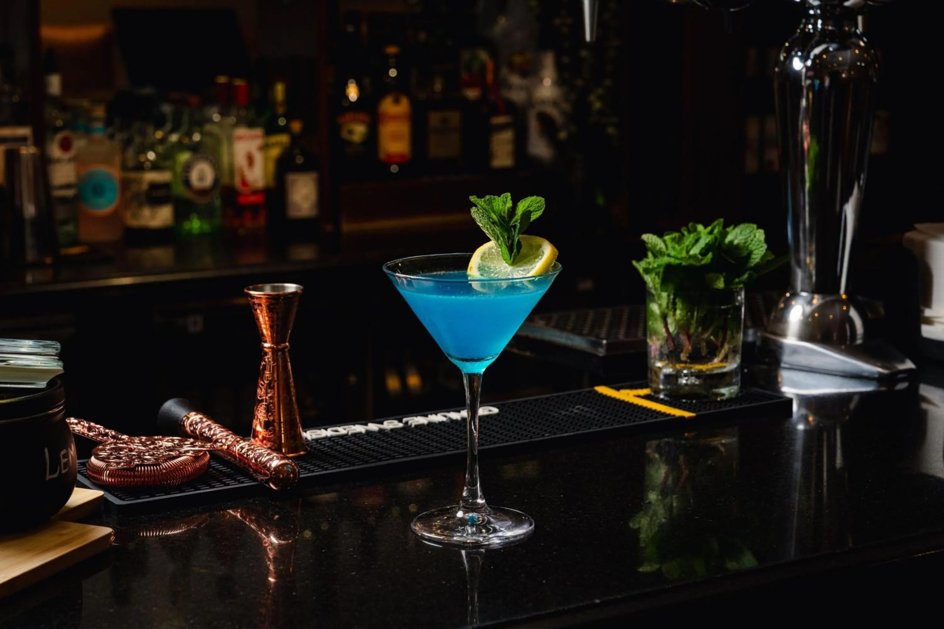 Lounge or bar in Delta Hotels by Marriott Heathrow Windsor