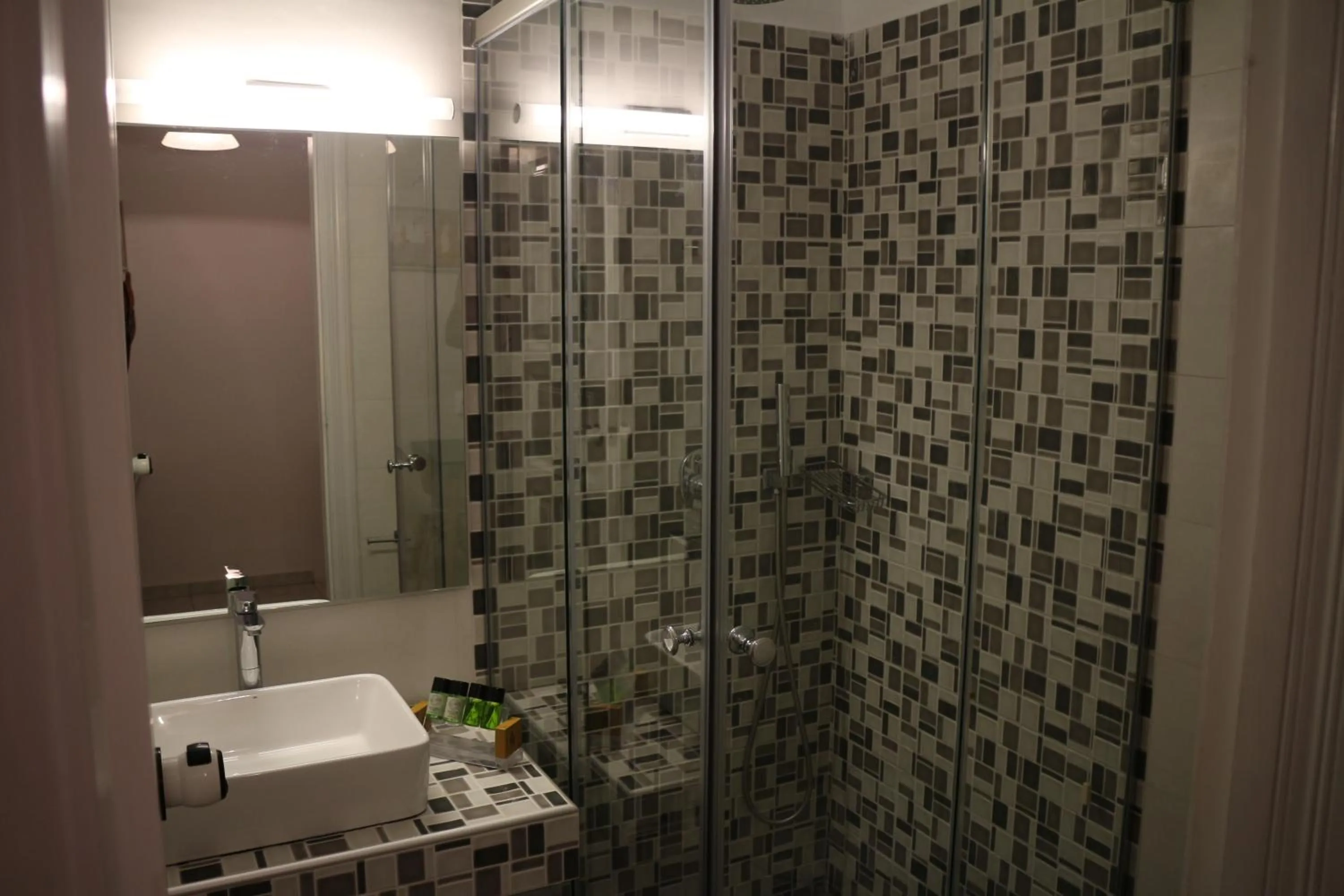 Bathroom in Petinaros Hotel