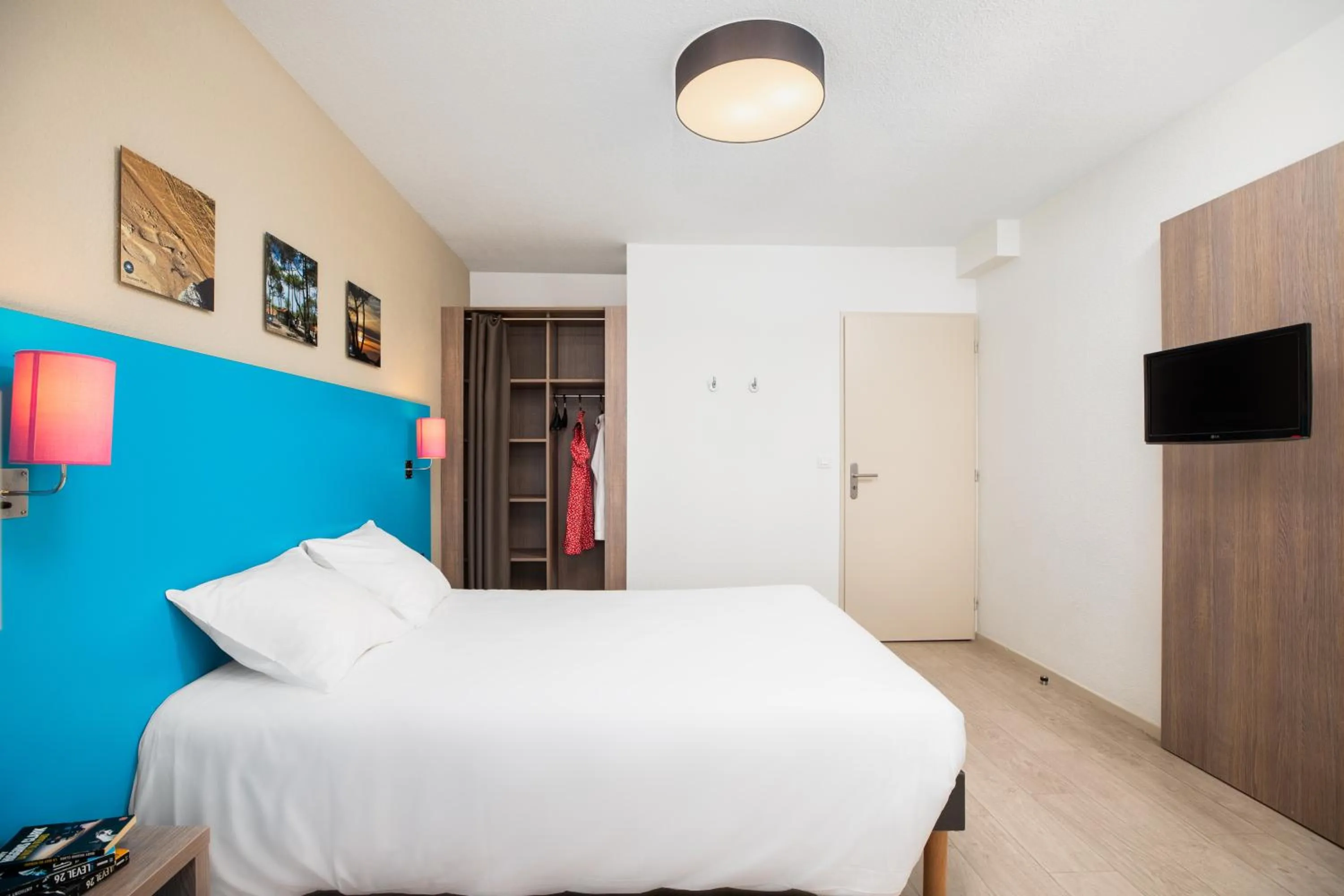 Photo of the whole room, Bed in SOWELL Family Pignada Plage