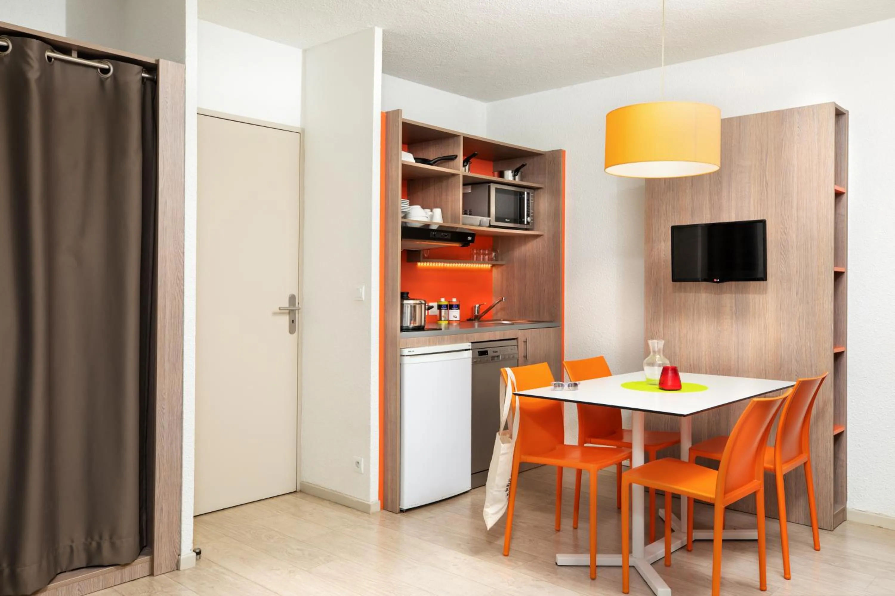 Kitchen or kitchenette in SOWELL Family Pignada Plage