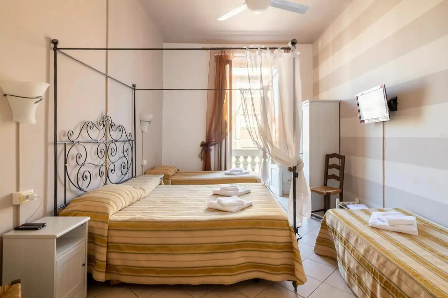 Photo of the whole room, Bed in Stop & Sleep Bergamo