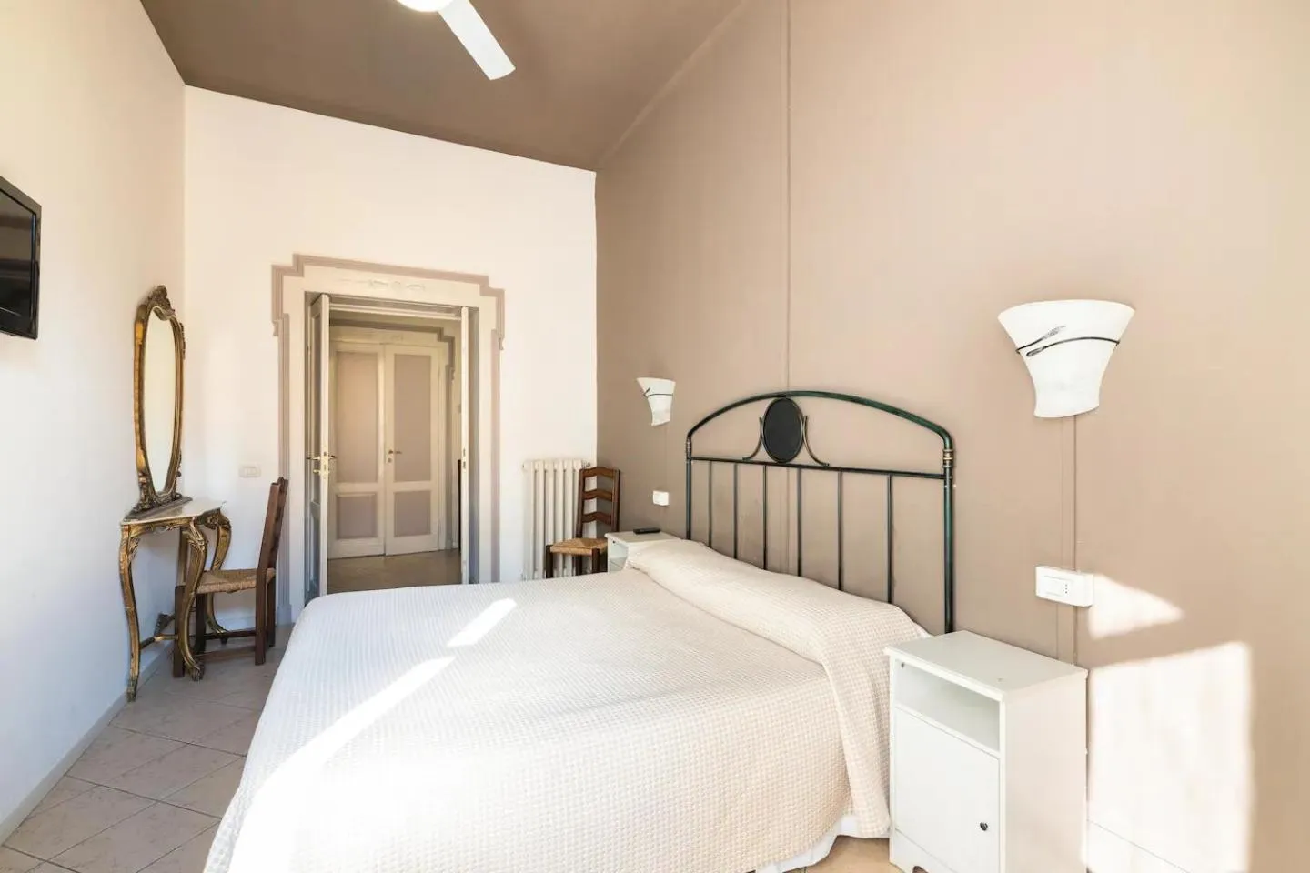 Decorative detail, Bed in Stop & Sleep Bergamo