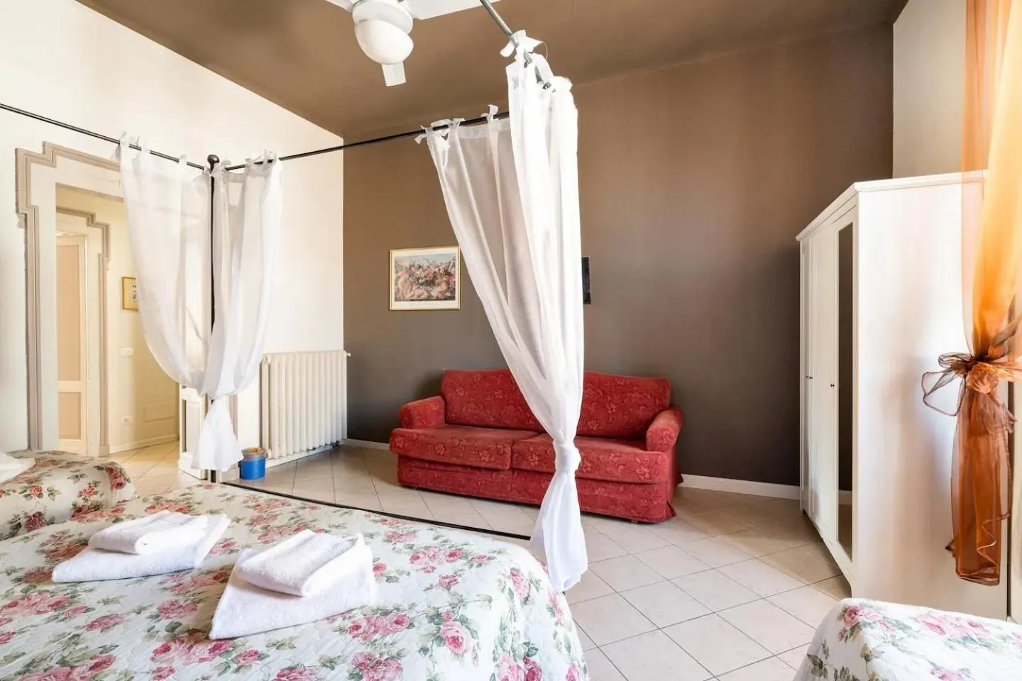 Photo of the whole room, Bed in Stop & Sleep Bergamo