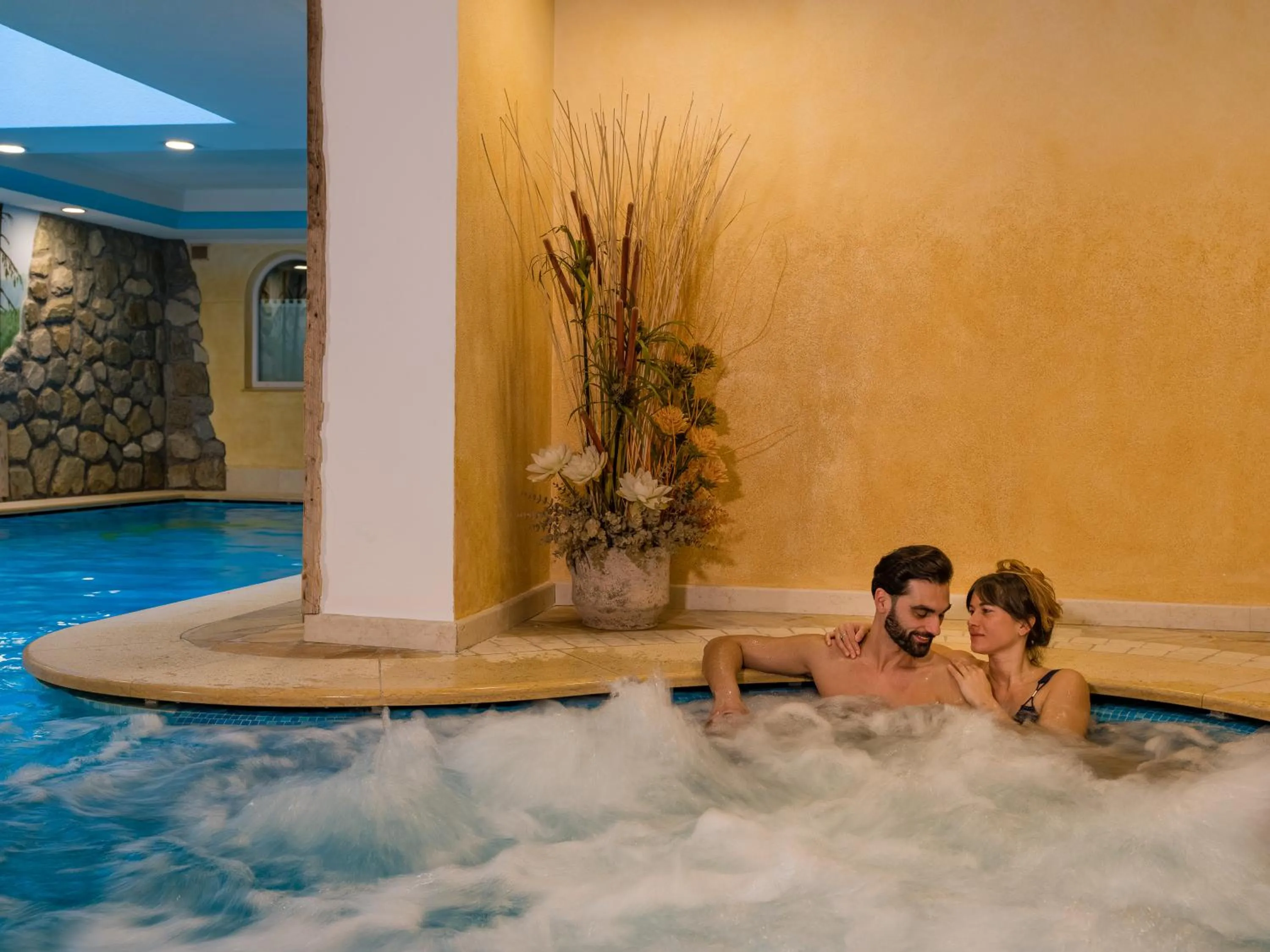 Hot Tub in Albergo Dimaro Wellness Hotel