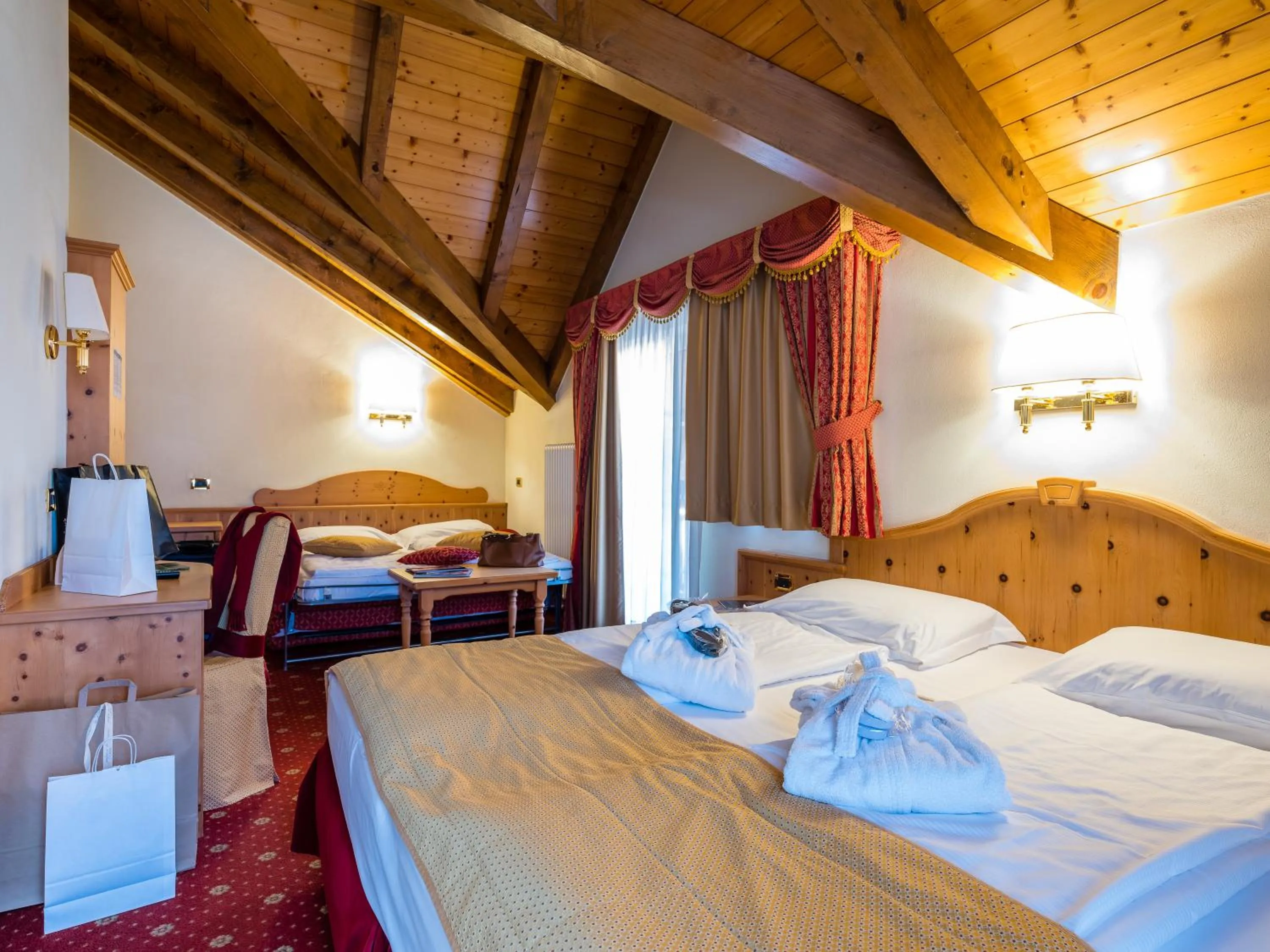 Bed in Albergo Dimaro Wellness Hotel