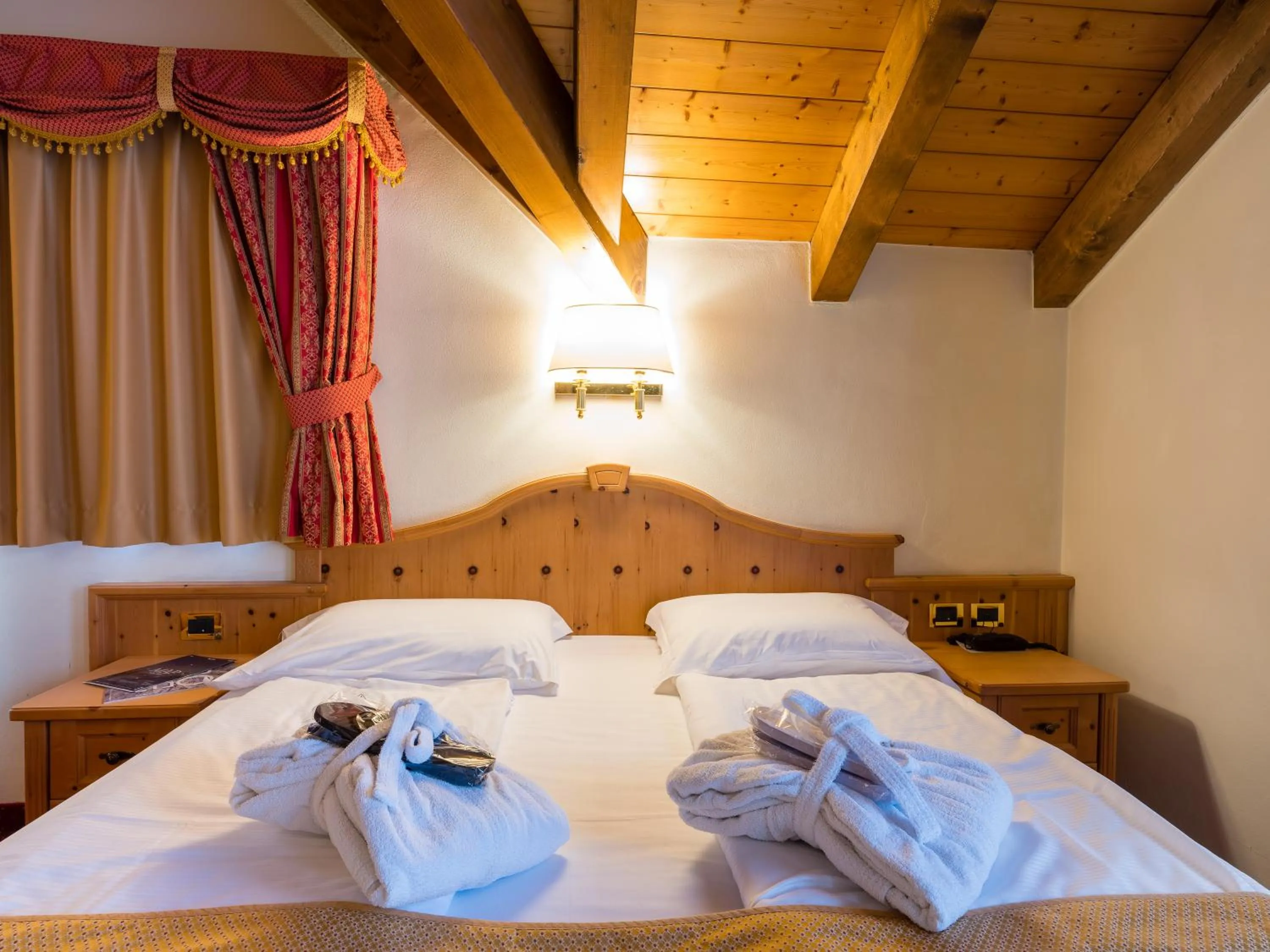 Bed in Albergo Dimaro Wellness Hotel