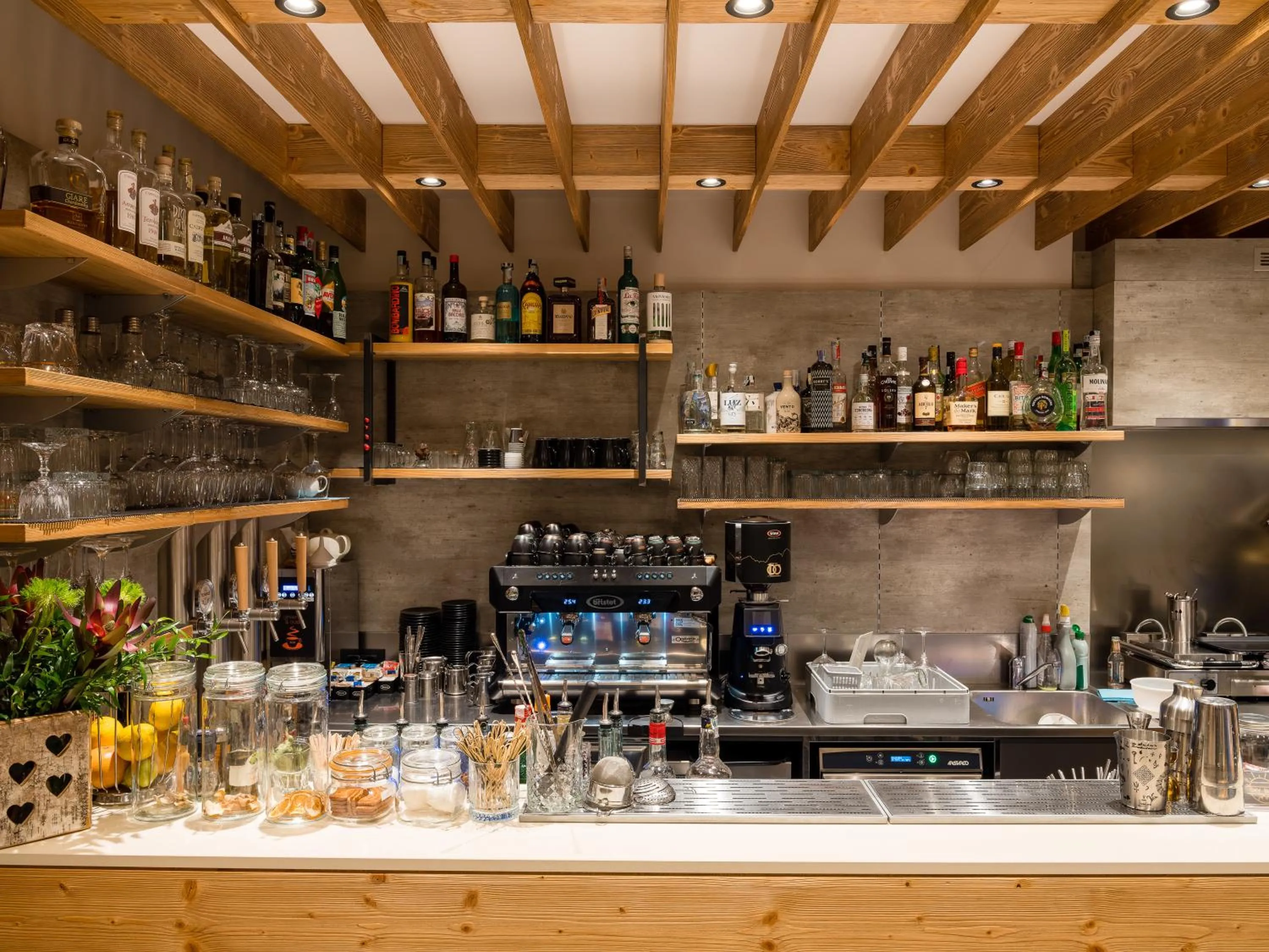 Lounge or bar in Albergo Dimaro Wellness Hotel