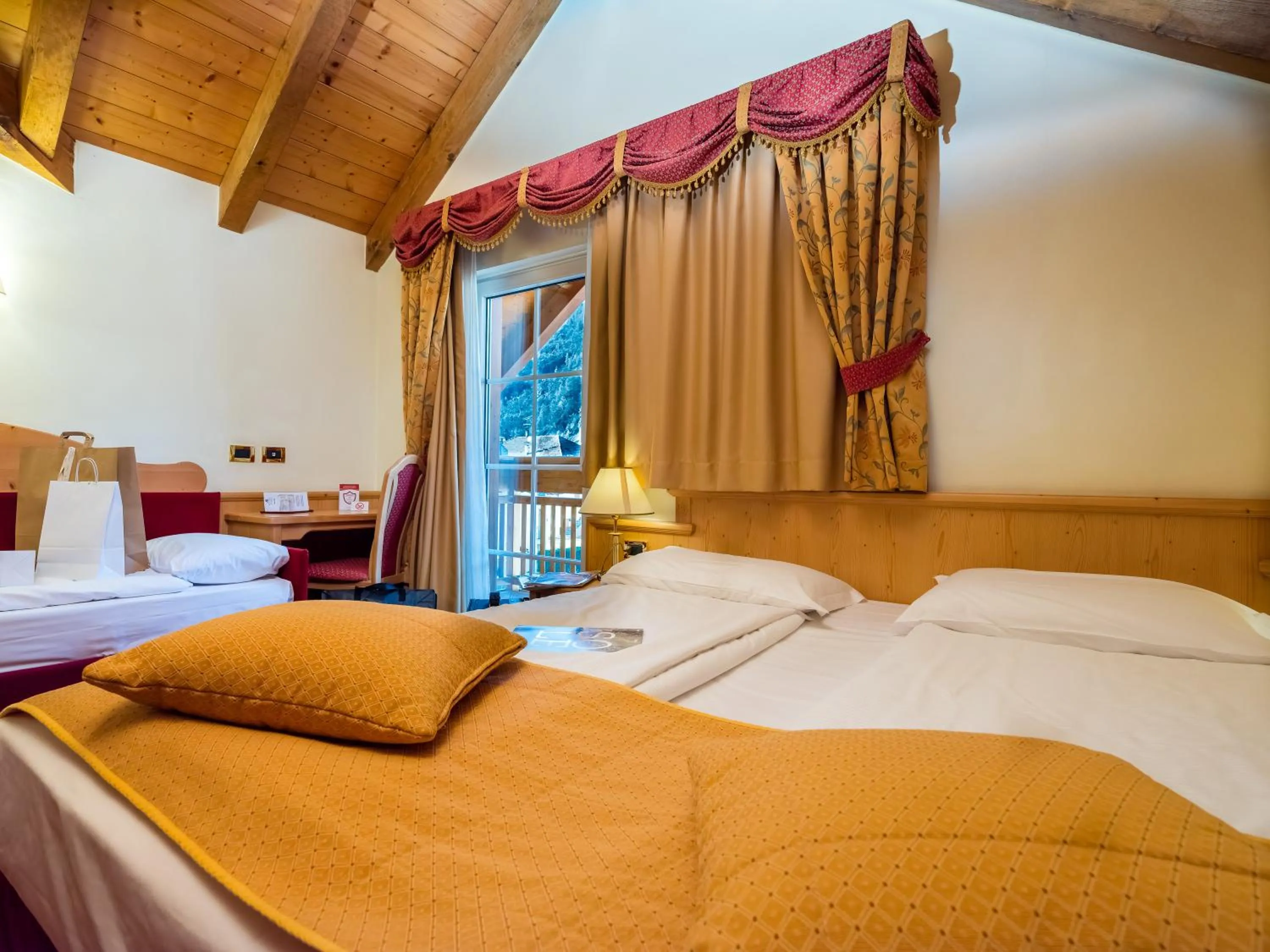 Bed in Albergo Dimaro Wellness Hotel