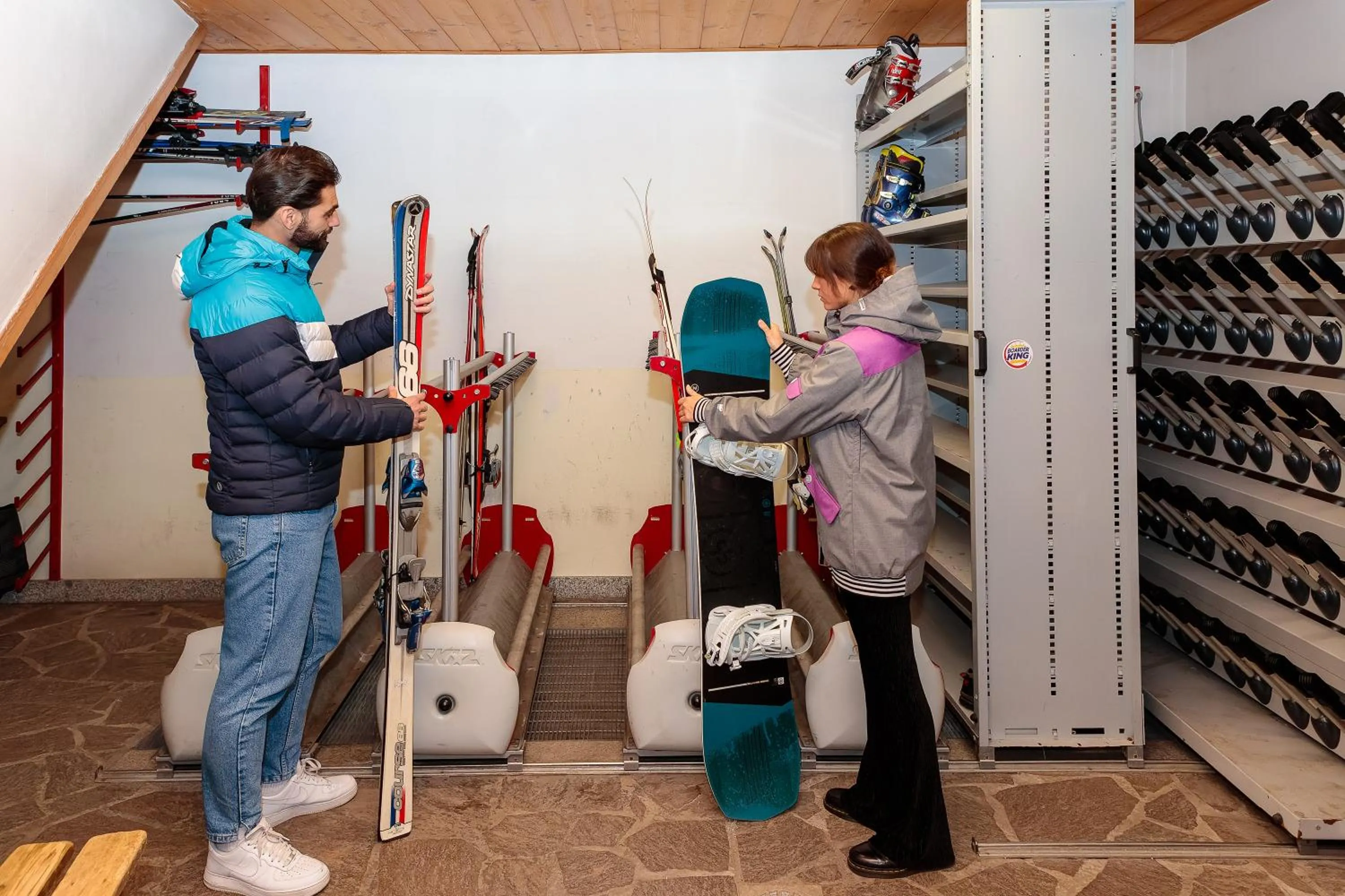 Skiing in Albergo Dimaro Wellness Hotel