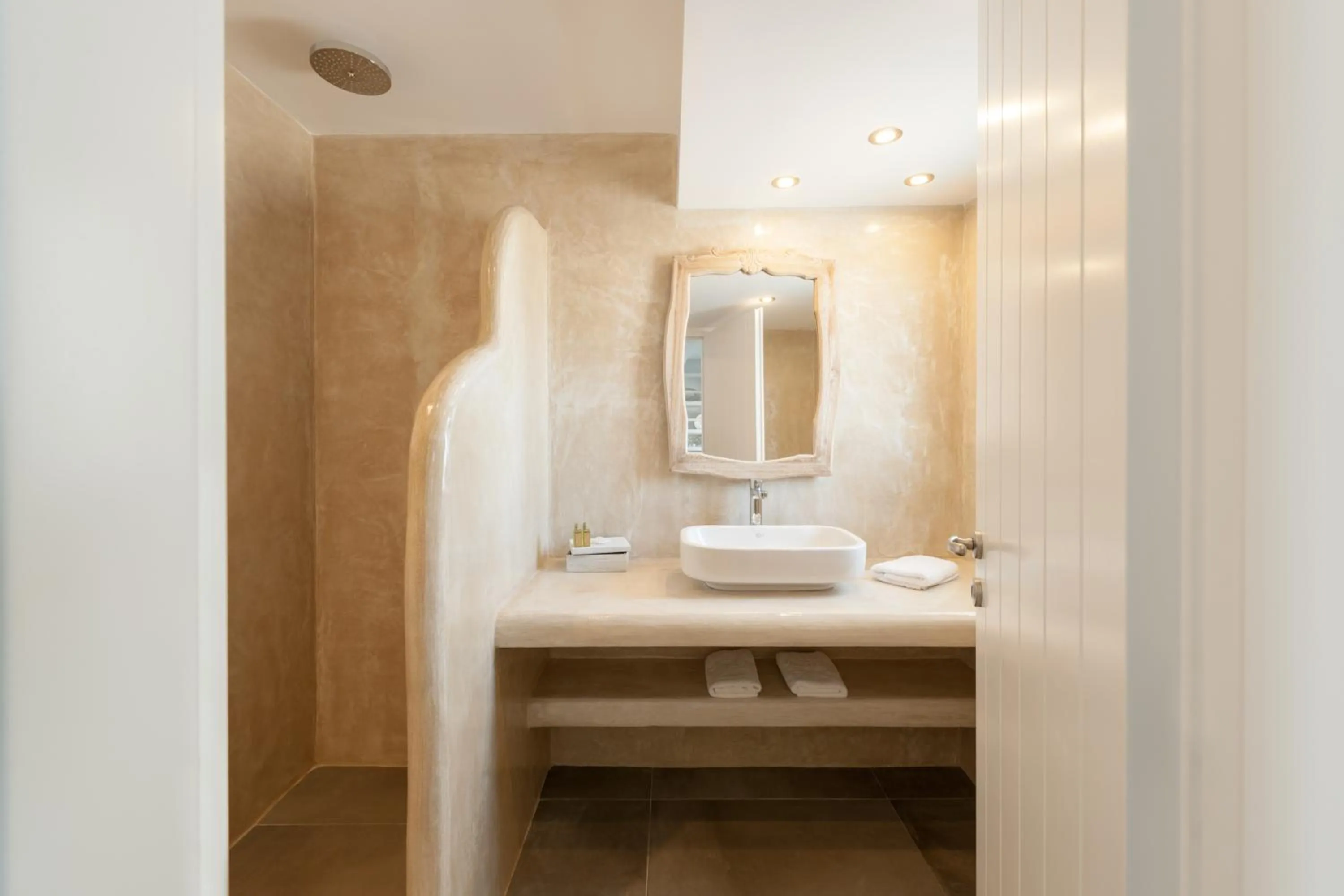 Bathroom in Strogili