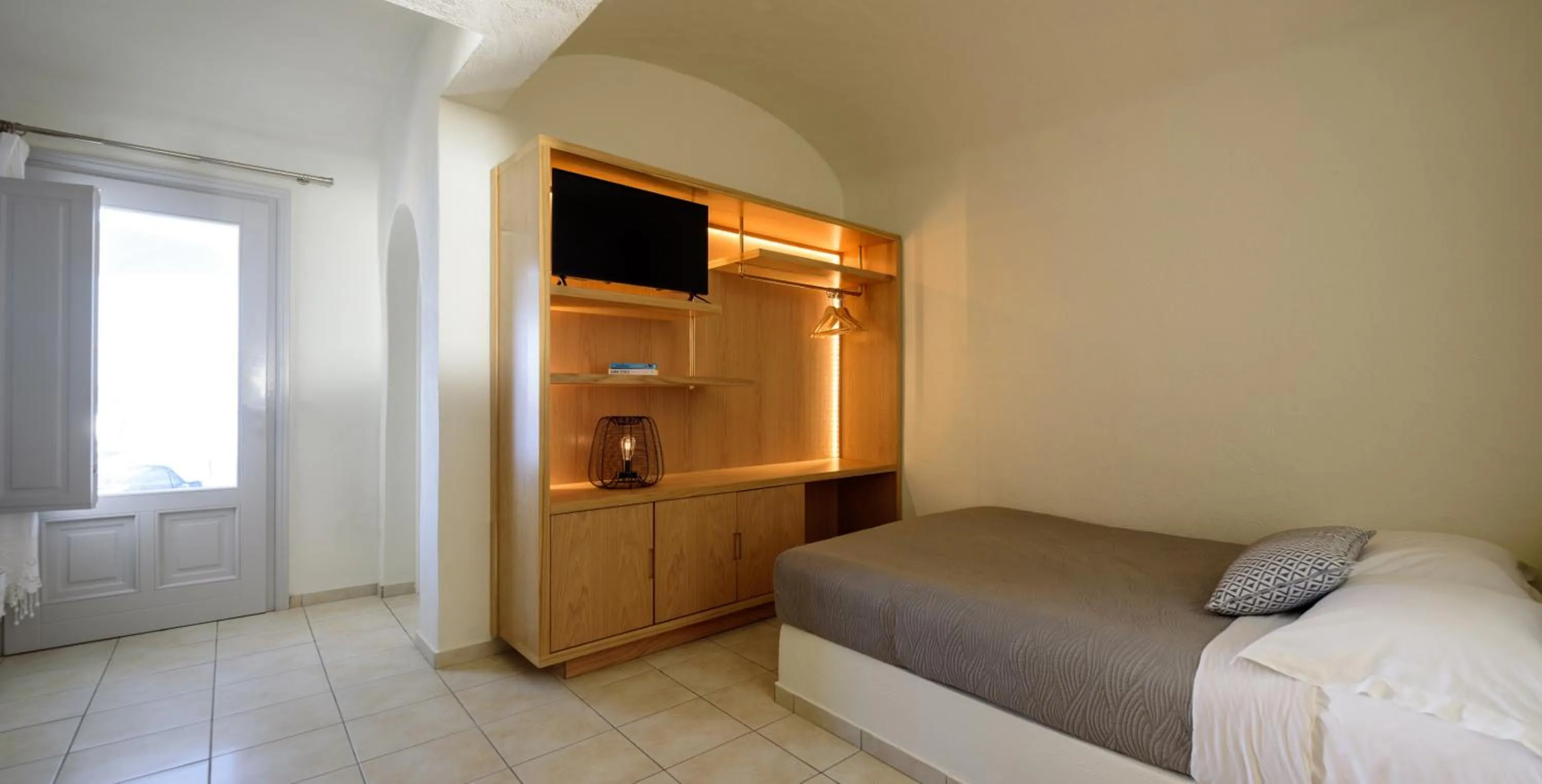 Bedroom, Bed in Strogili