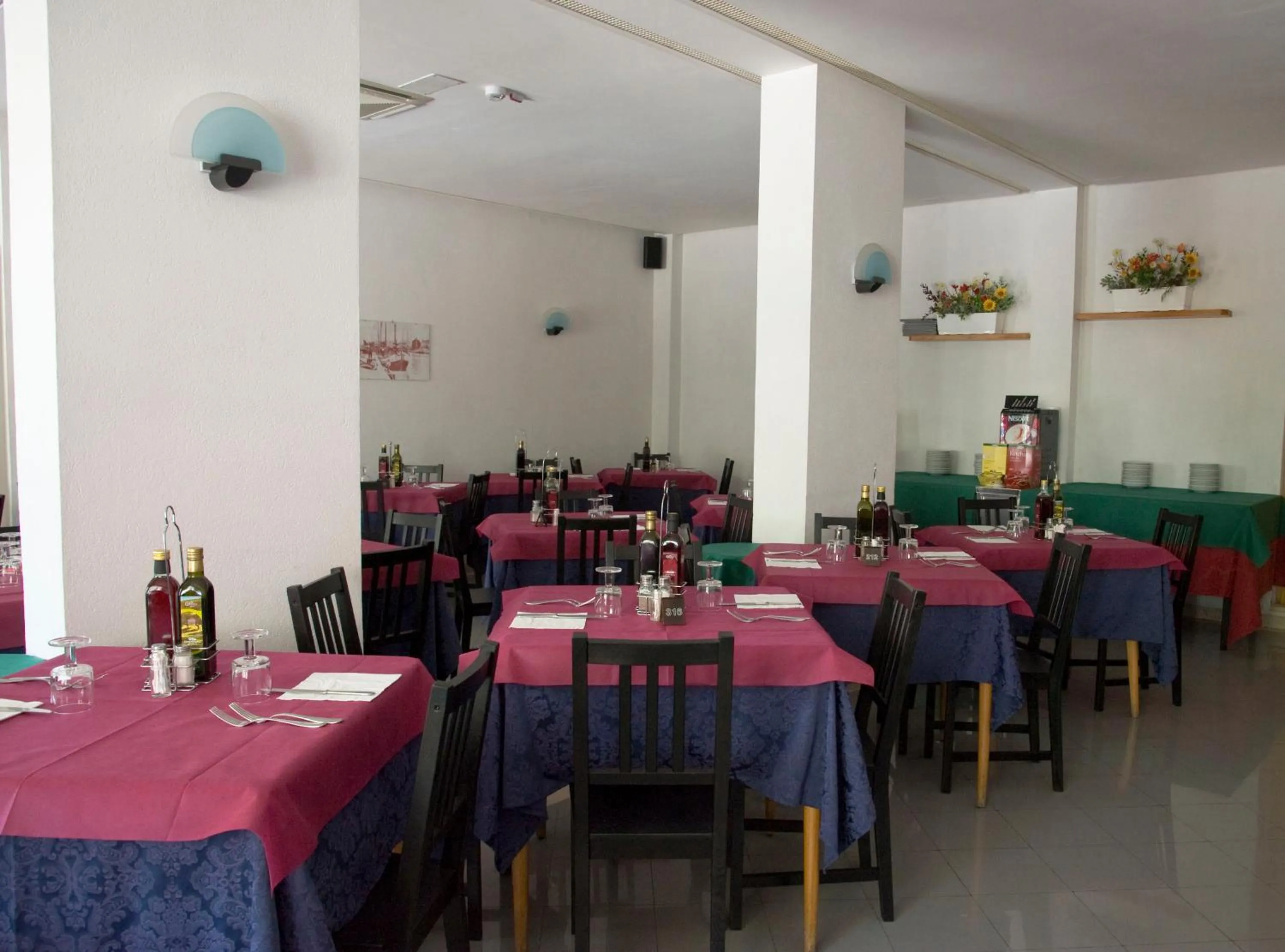 Restaurant/places to eat in Hotel Maris Stella