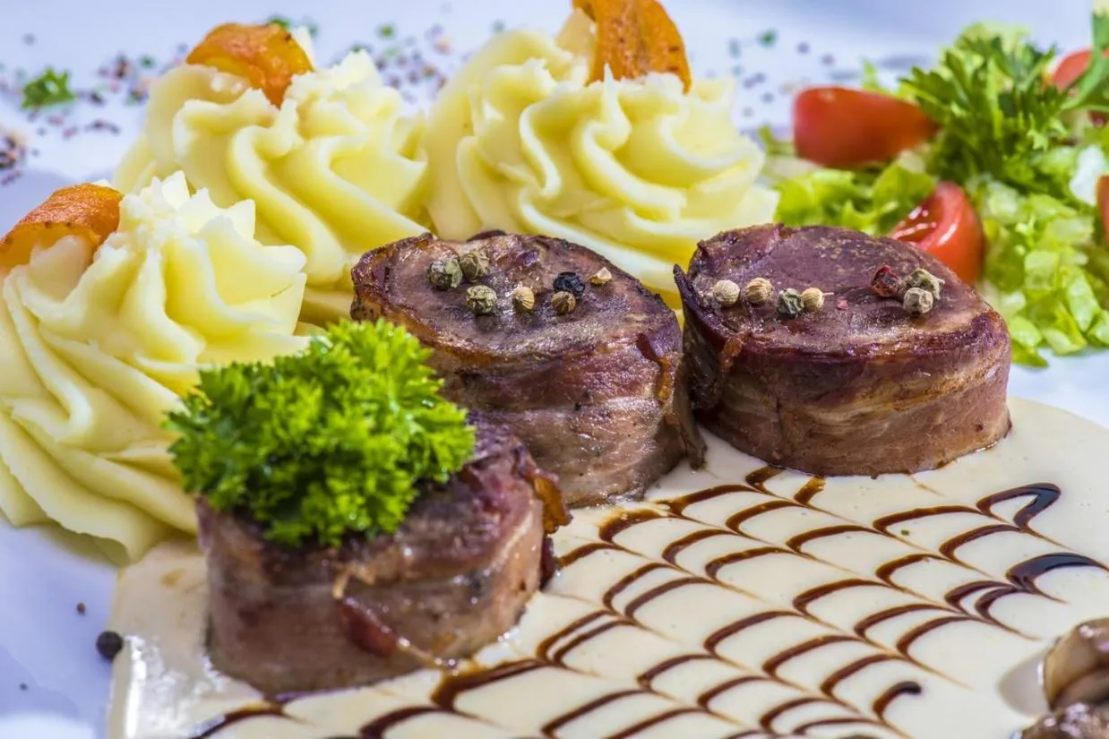 Dinner in Hotel Forest Hills