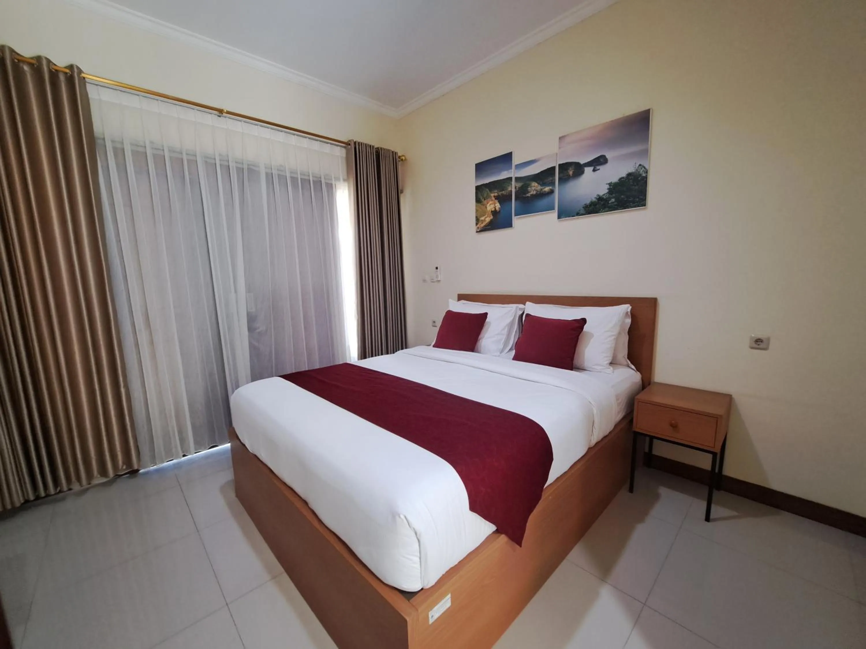 Bed in Tunak Cottage