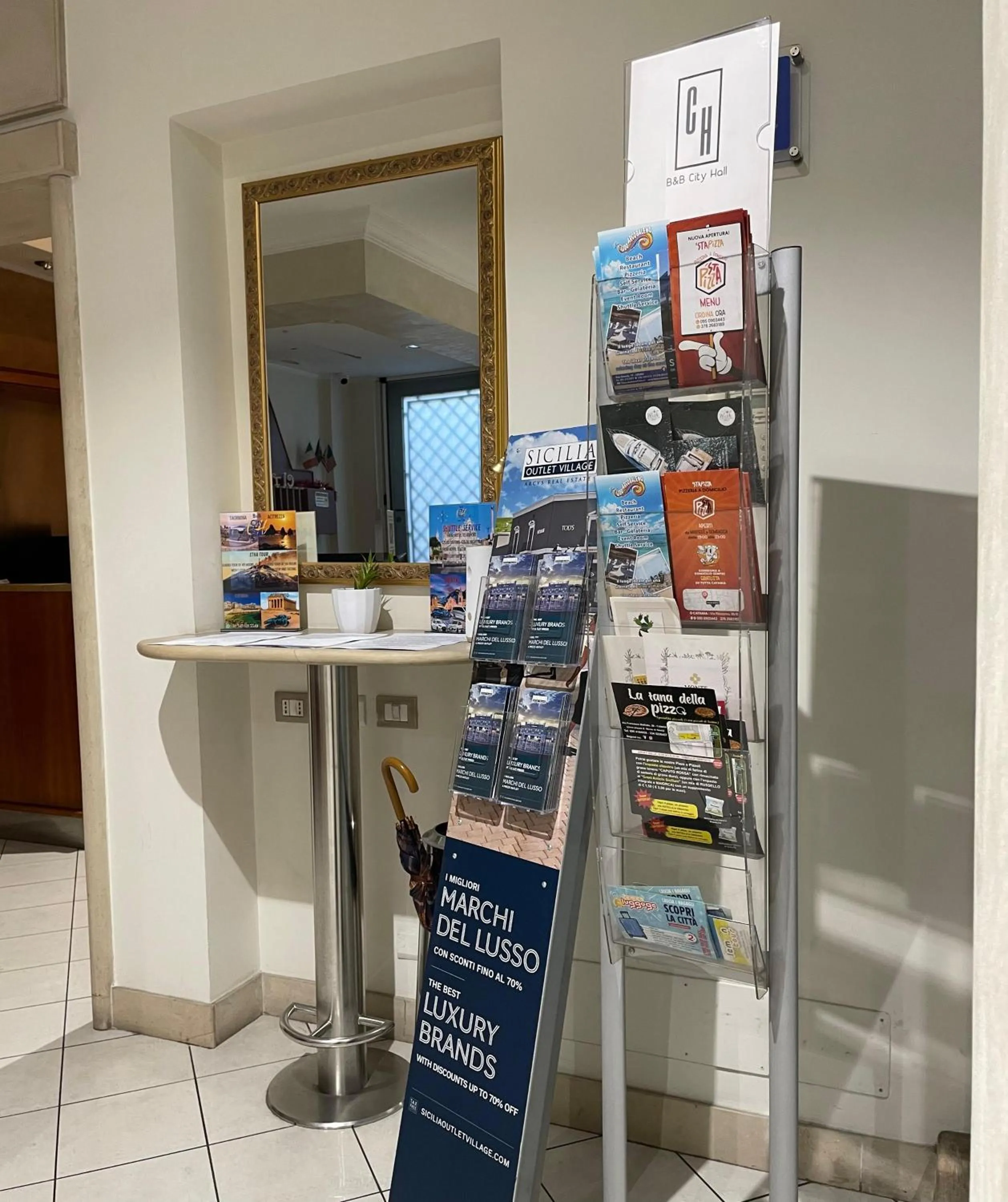 Lobby or reception in City Hall
