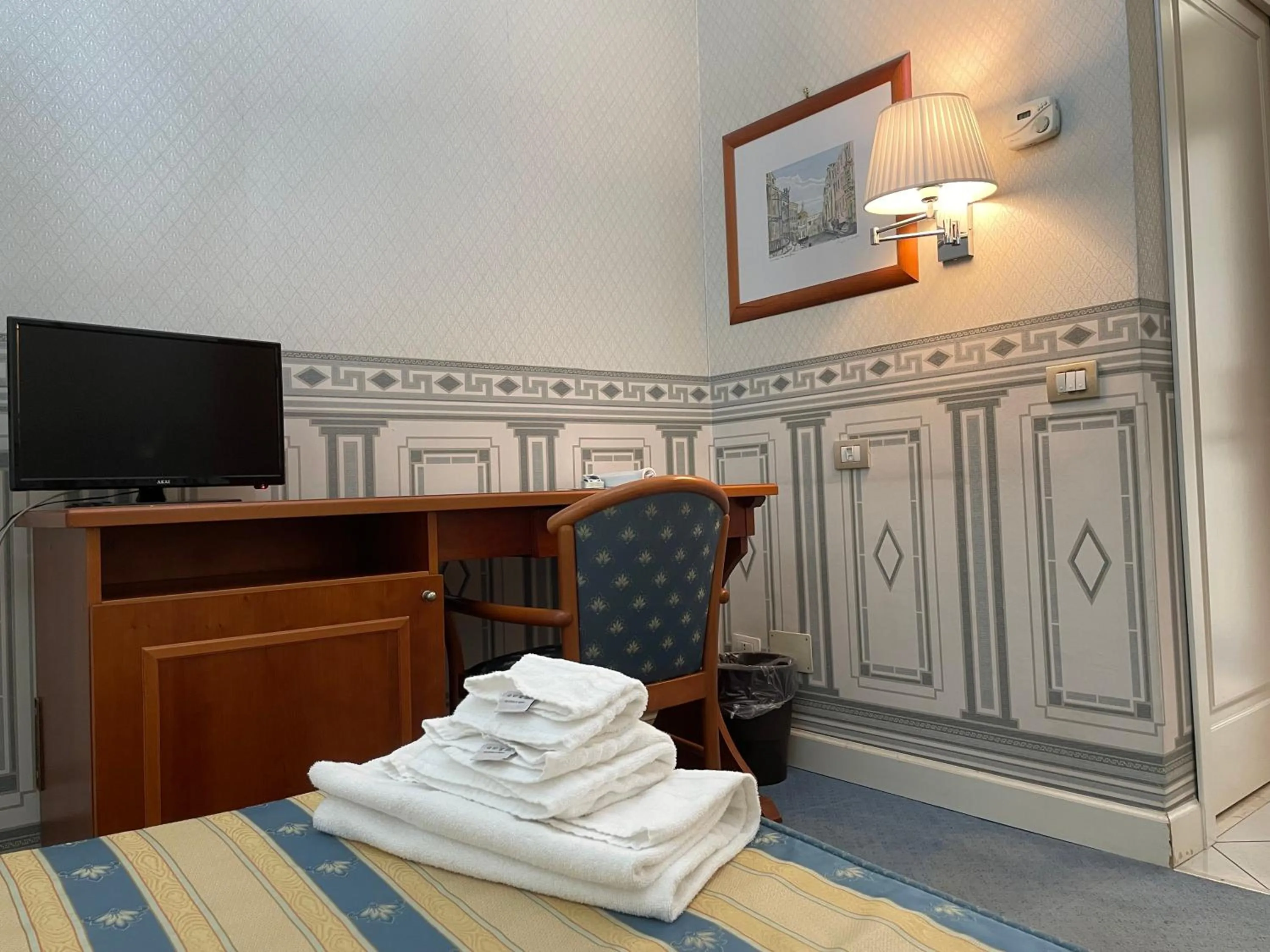 Photo of the whole room in City Hall