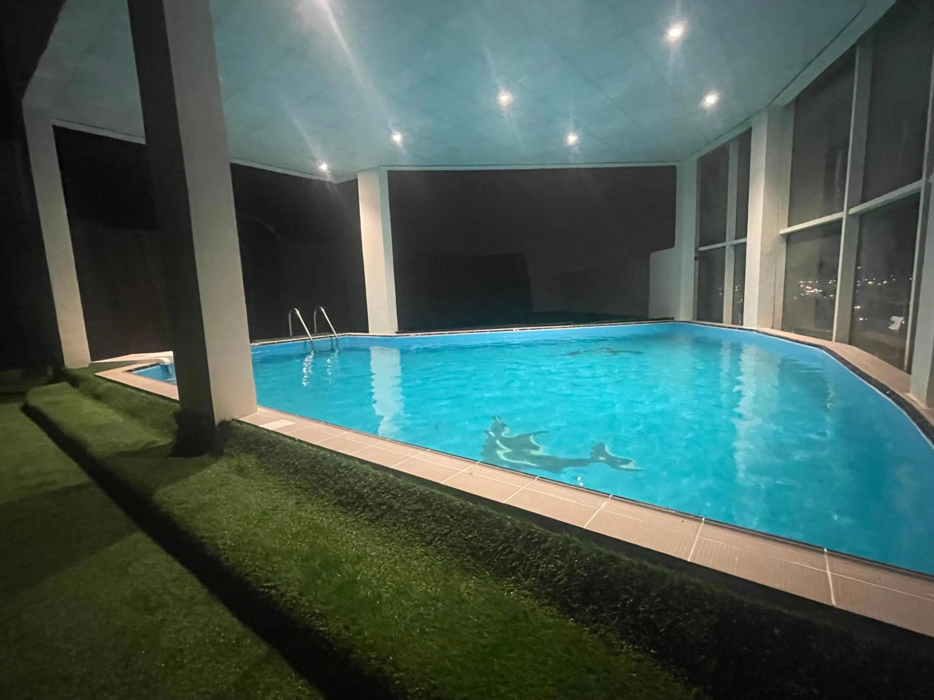 Swimming pool in Wakra Inn Hotel Apartments