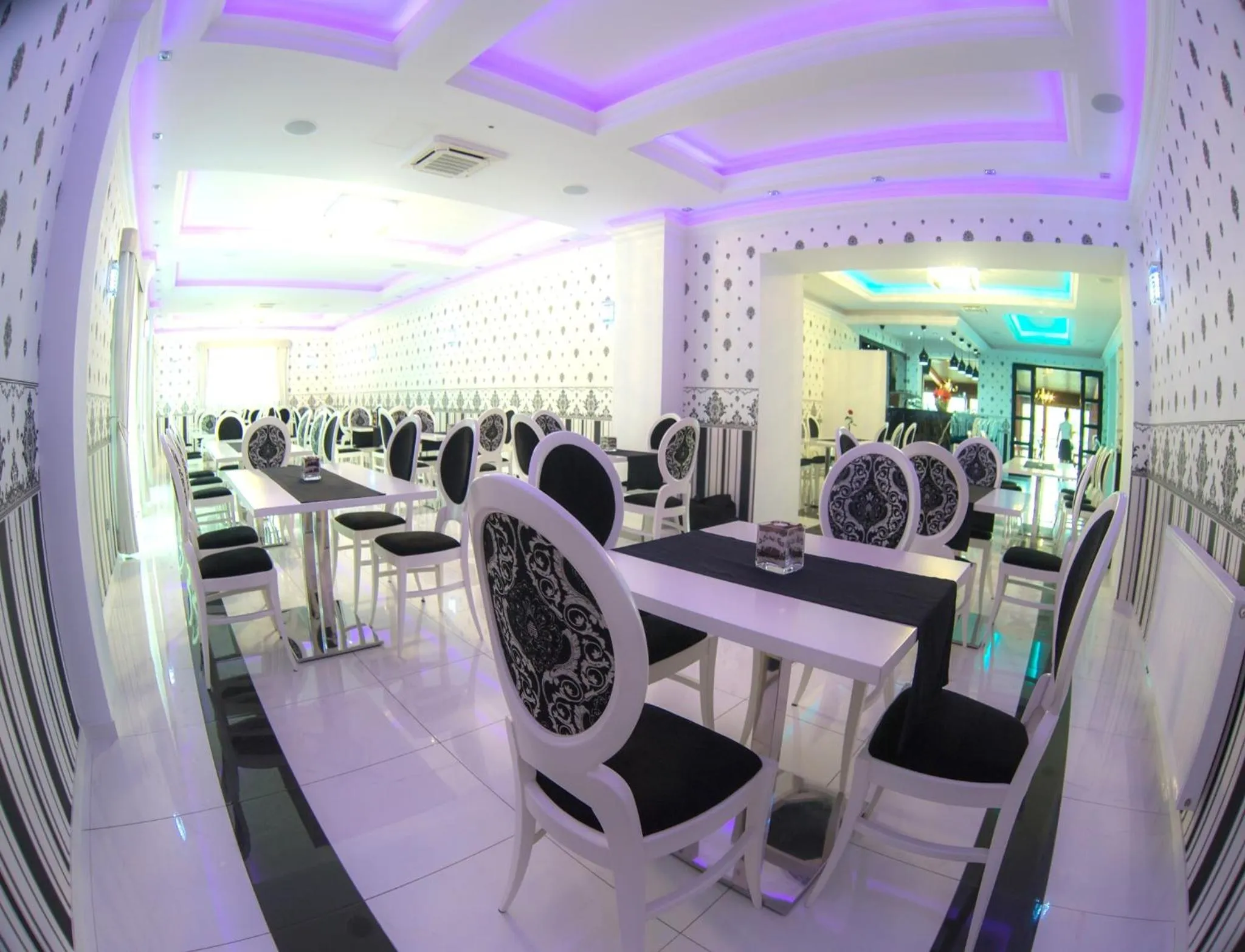 Restaurant/places to eat in Hotel Imperial Residence