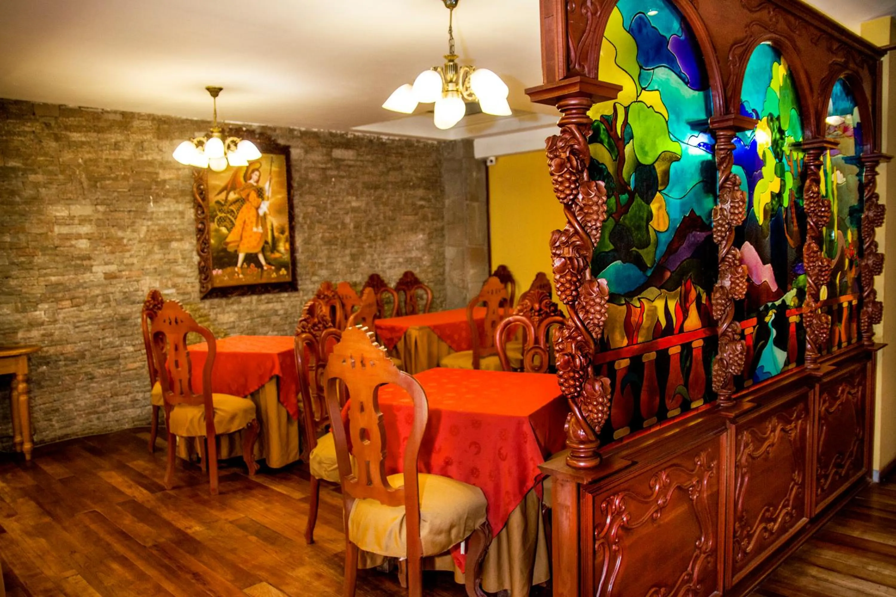 Restaurant/places to eat in Hotel Warari